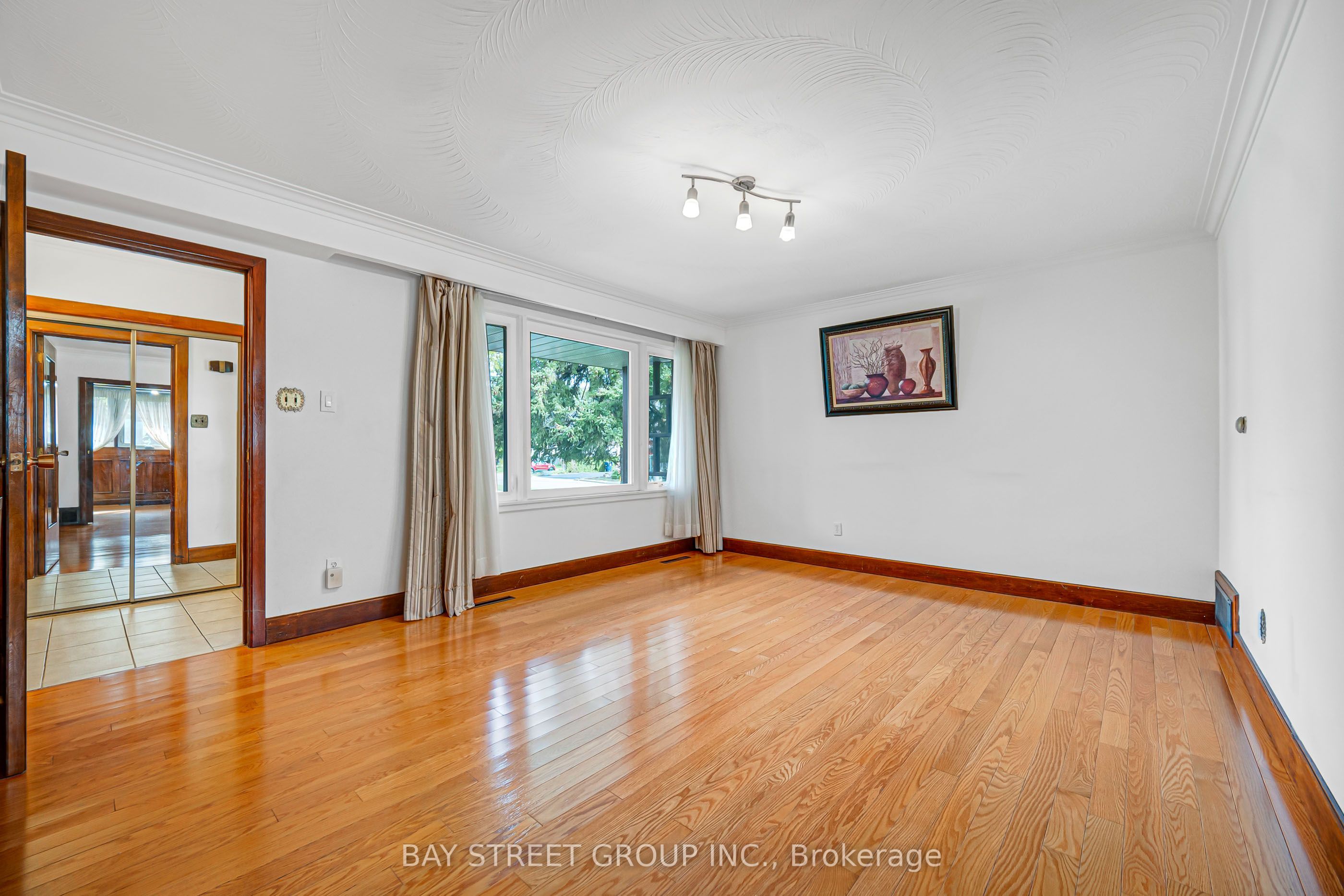 260 Moore Park Avenue Property Photo 14
