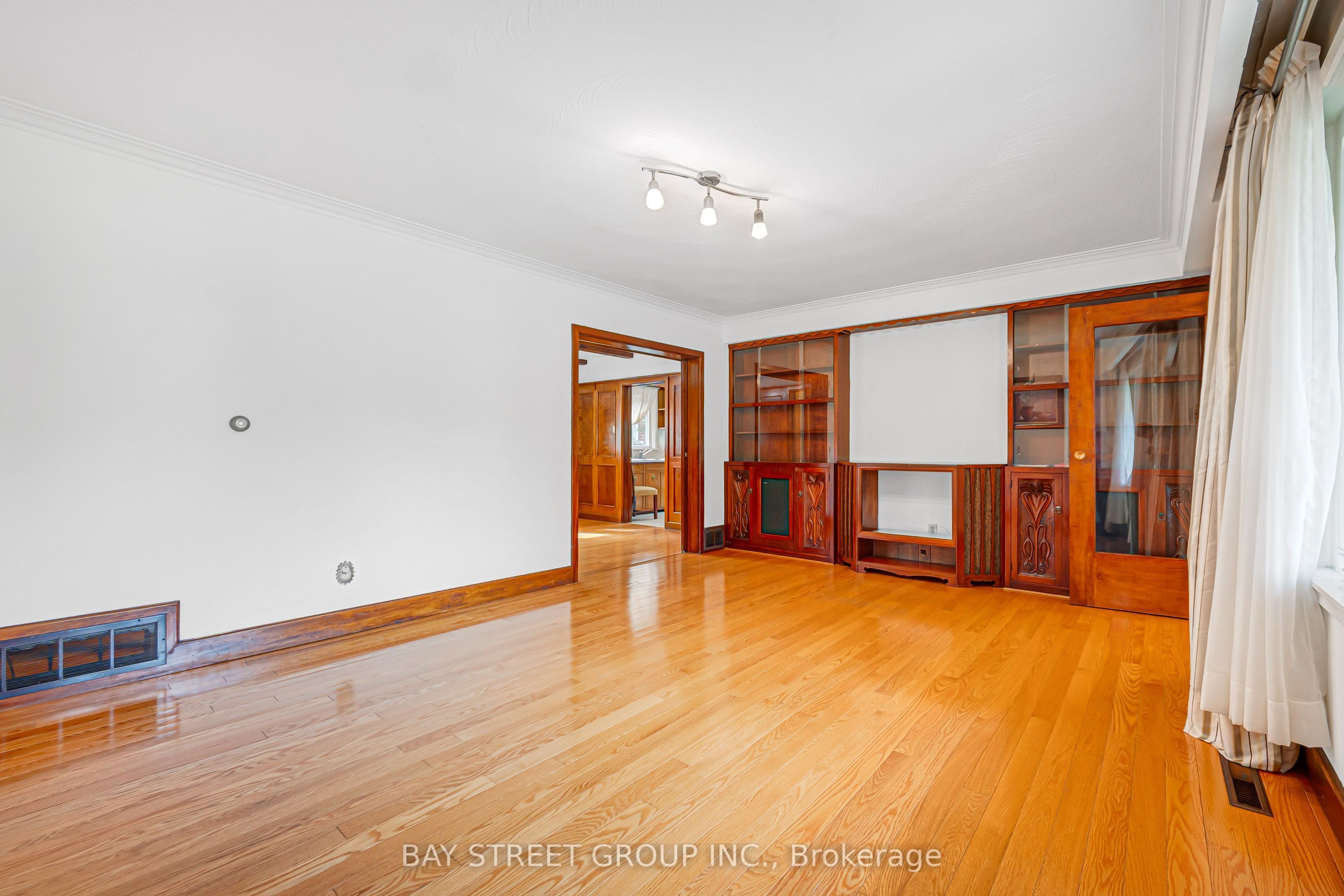 260 Moore Park Avenue Property Photo 16