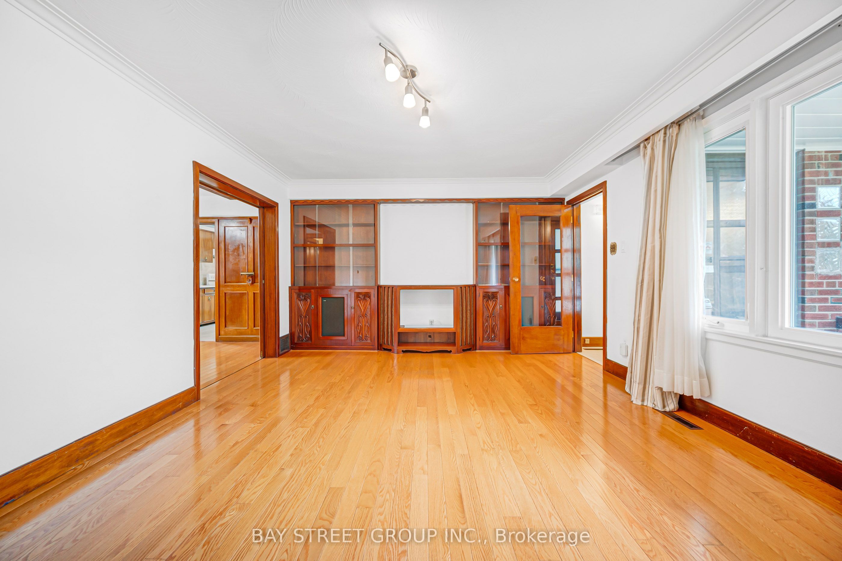 260 Moore Park Avenue Property Photo 17