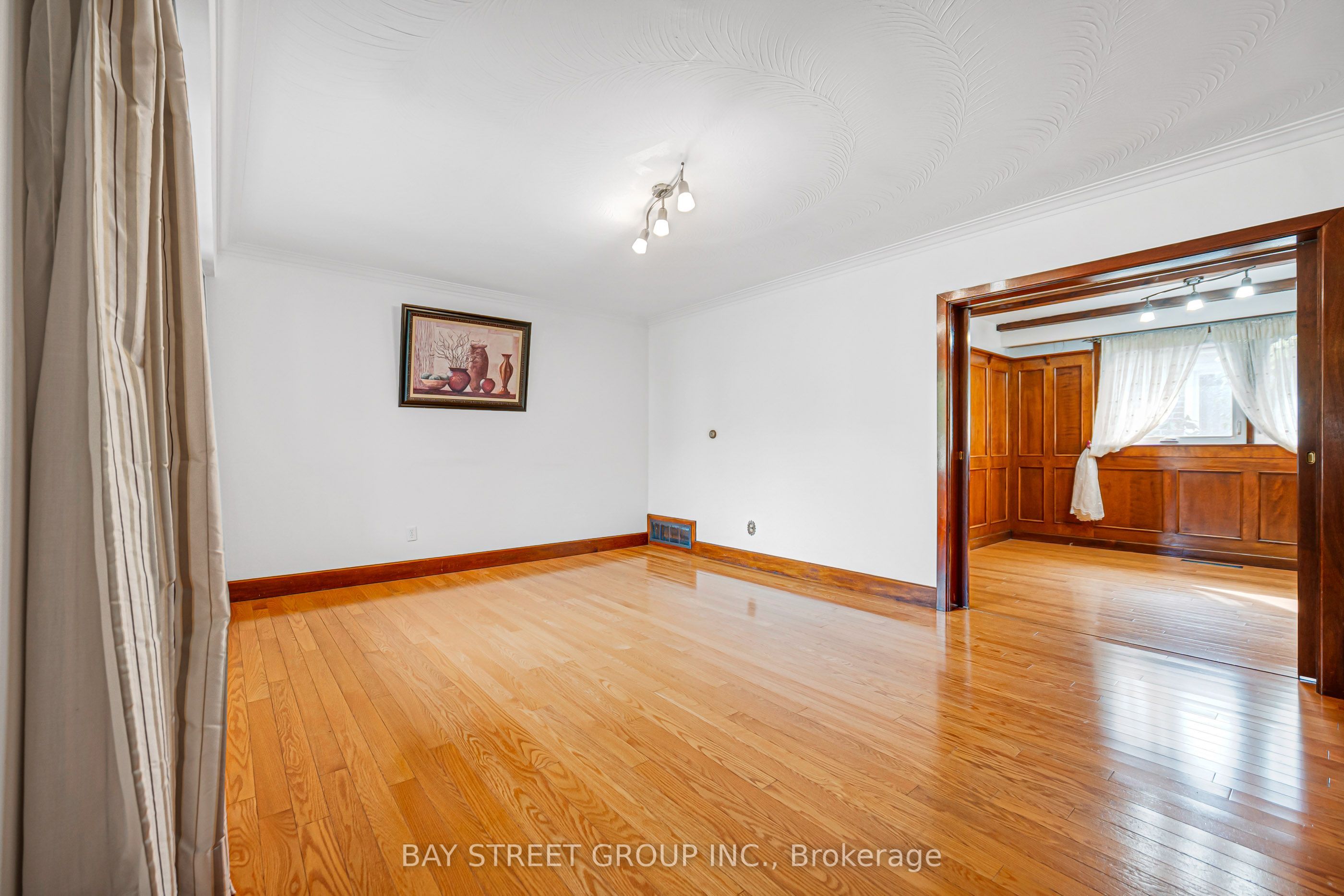 260 Moore Park Avenue Property Photo 18