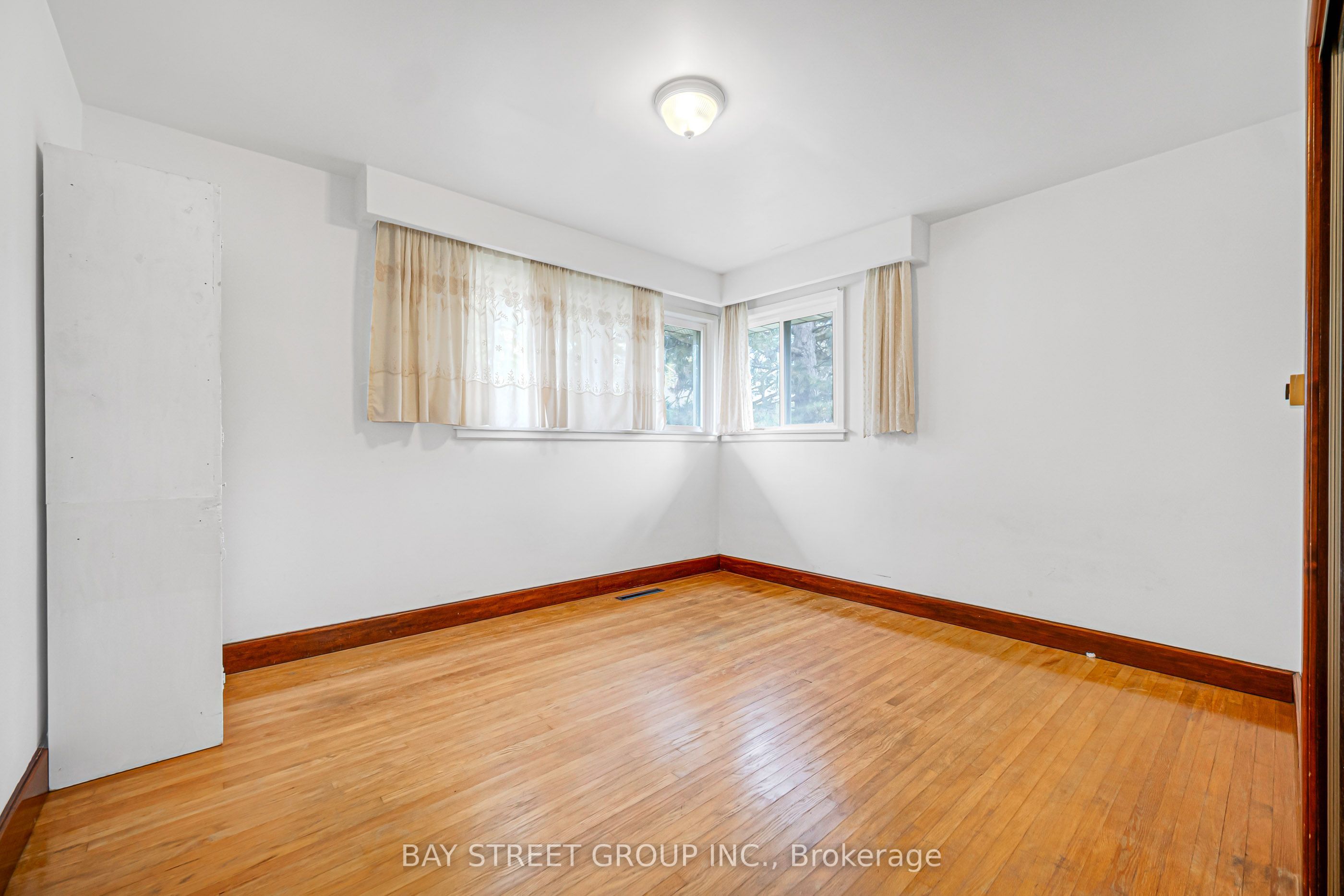 260 Moore Park Avenue Property Photo 20