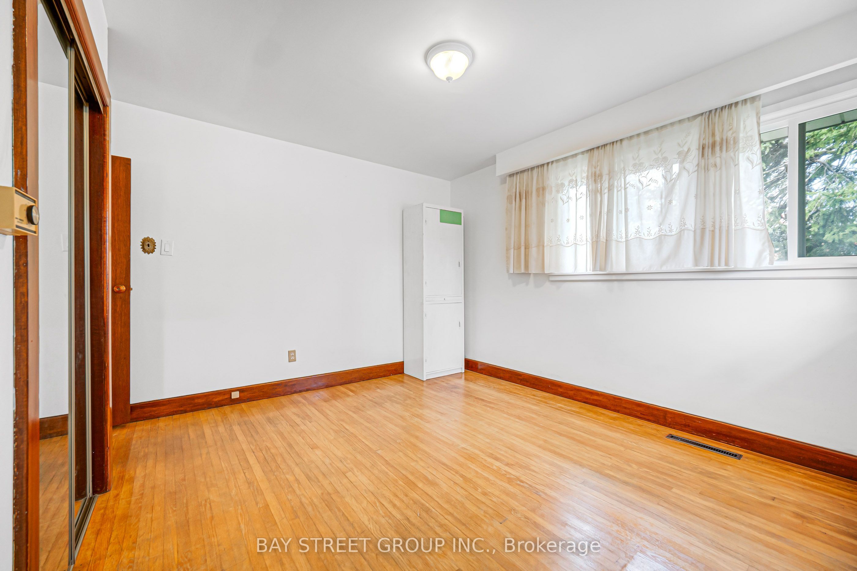 260 Moore Park Avenue Property Photo 21