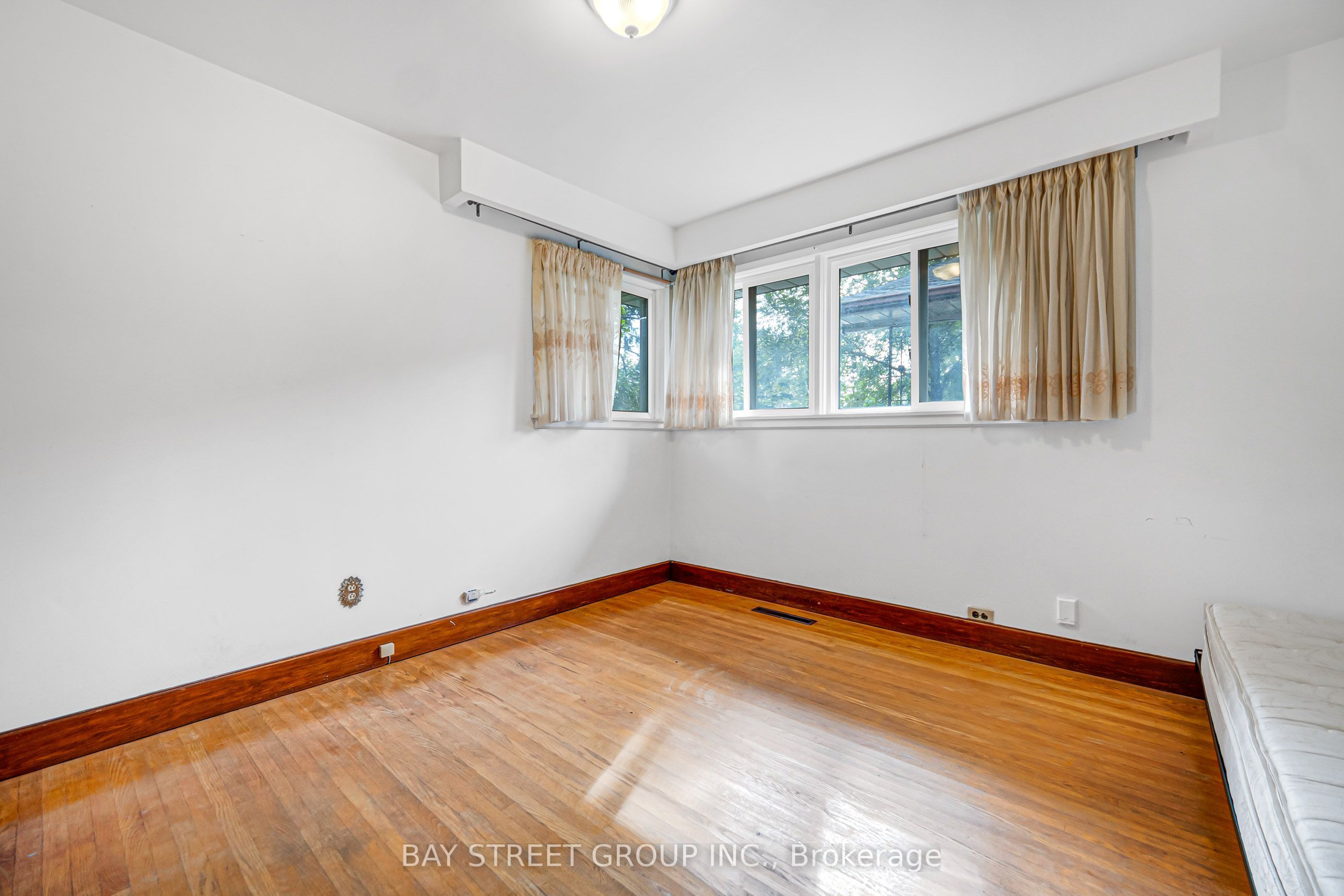 260 Moore Park Avenue Property Photo 22