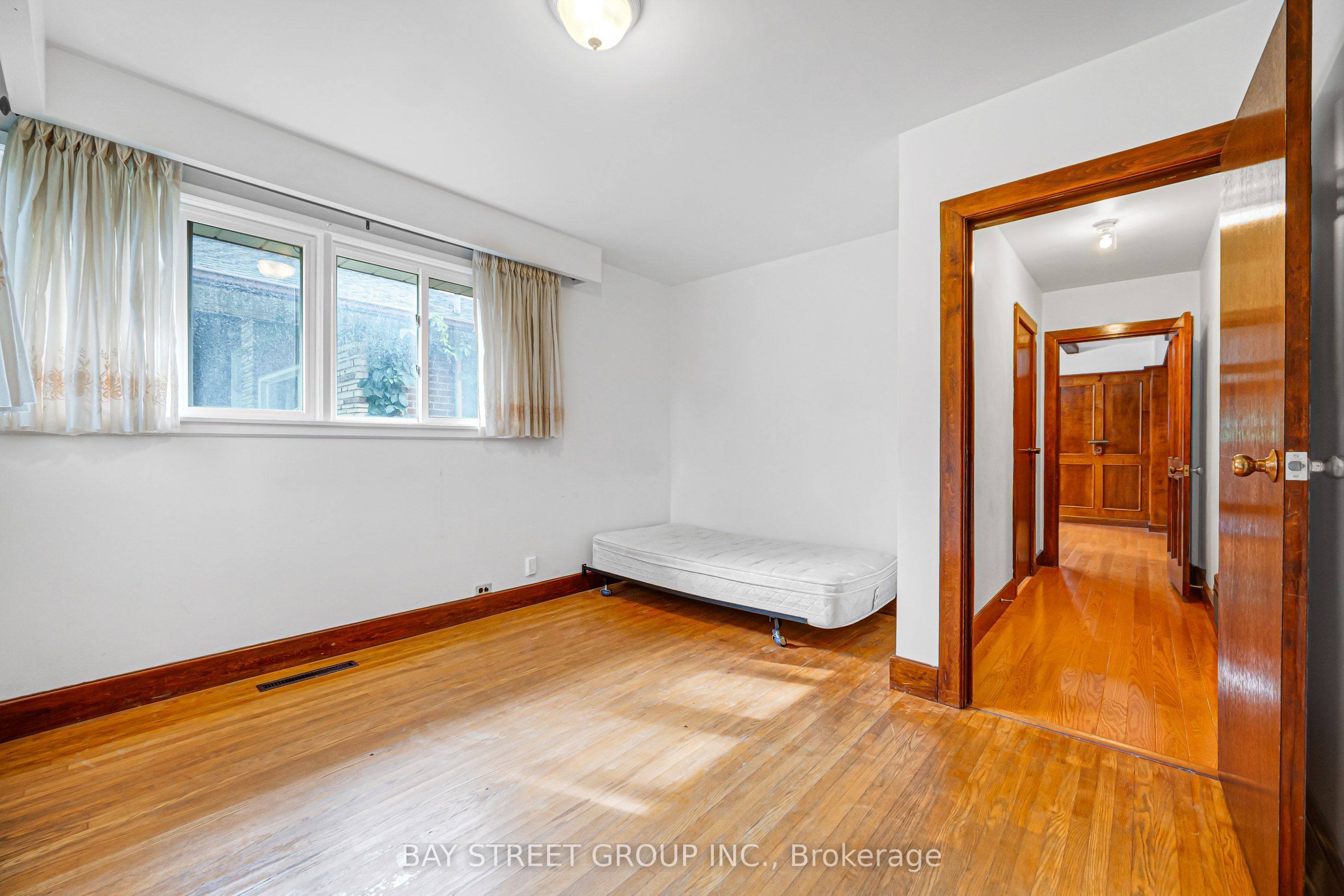 260 Moore Park Avenue Property Photo 23