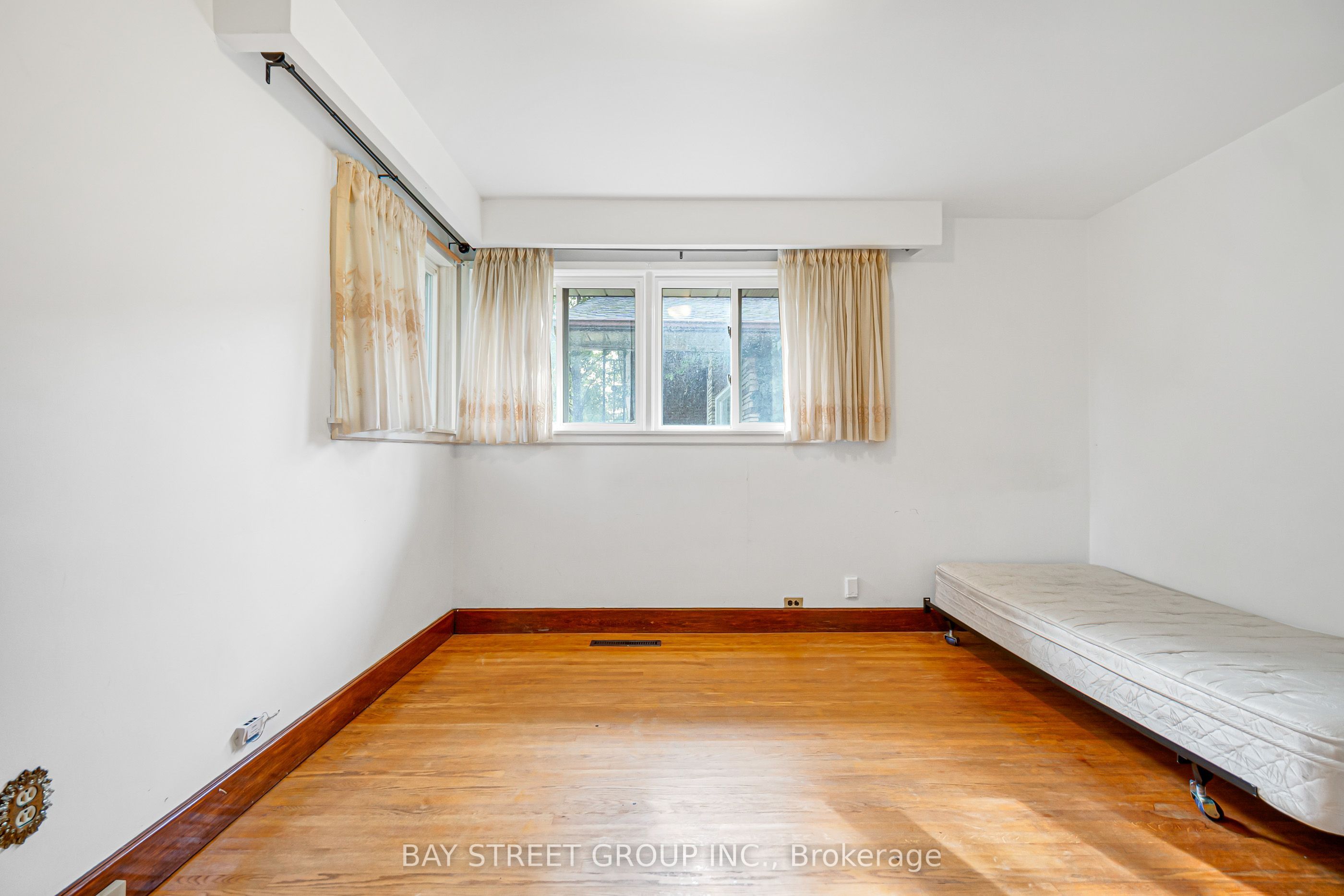 260 Moore Park Avenue Property Photo 24
