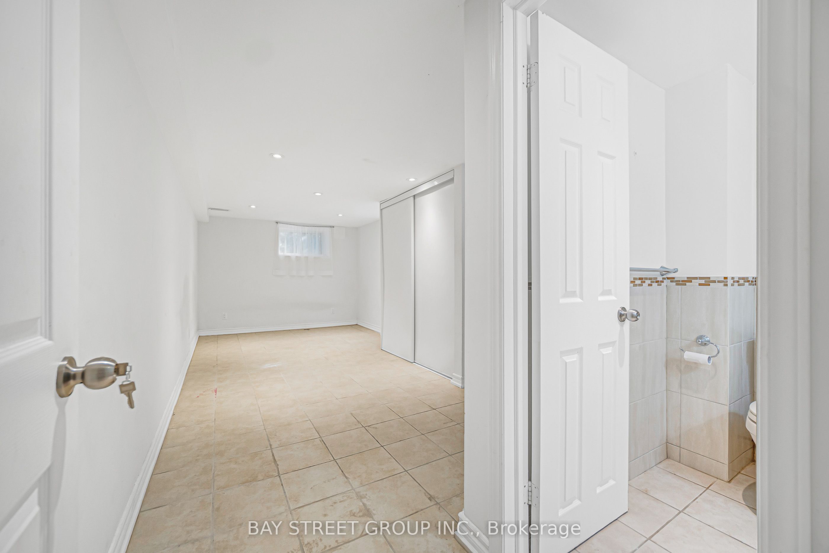 260 Moore Park Avenue Property Photo 31