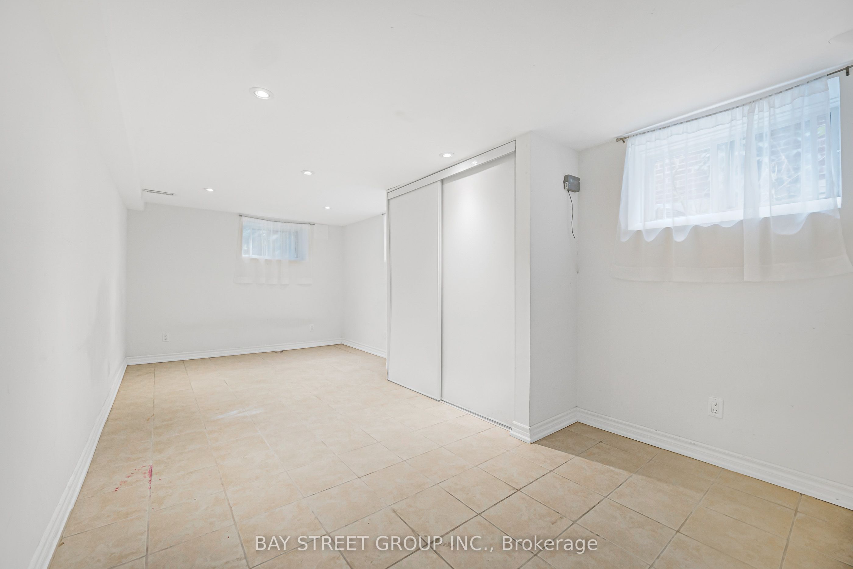 260 Moore Park Avenue Property Photo 32