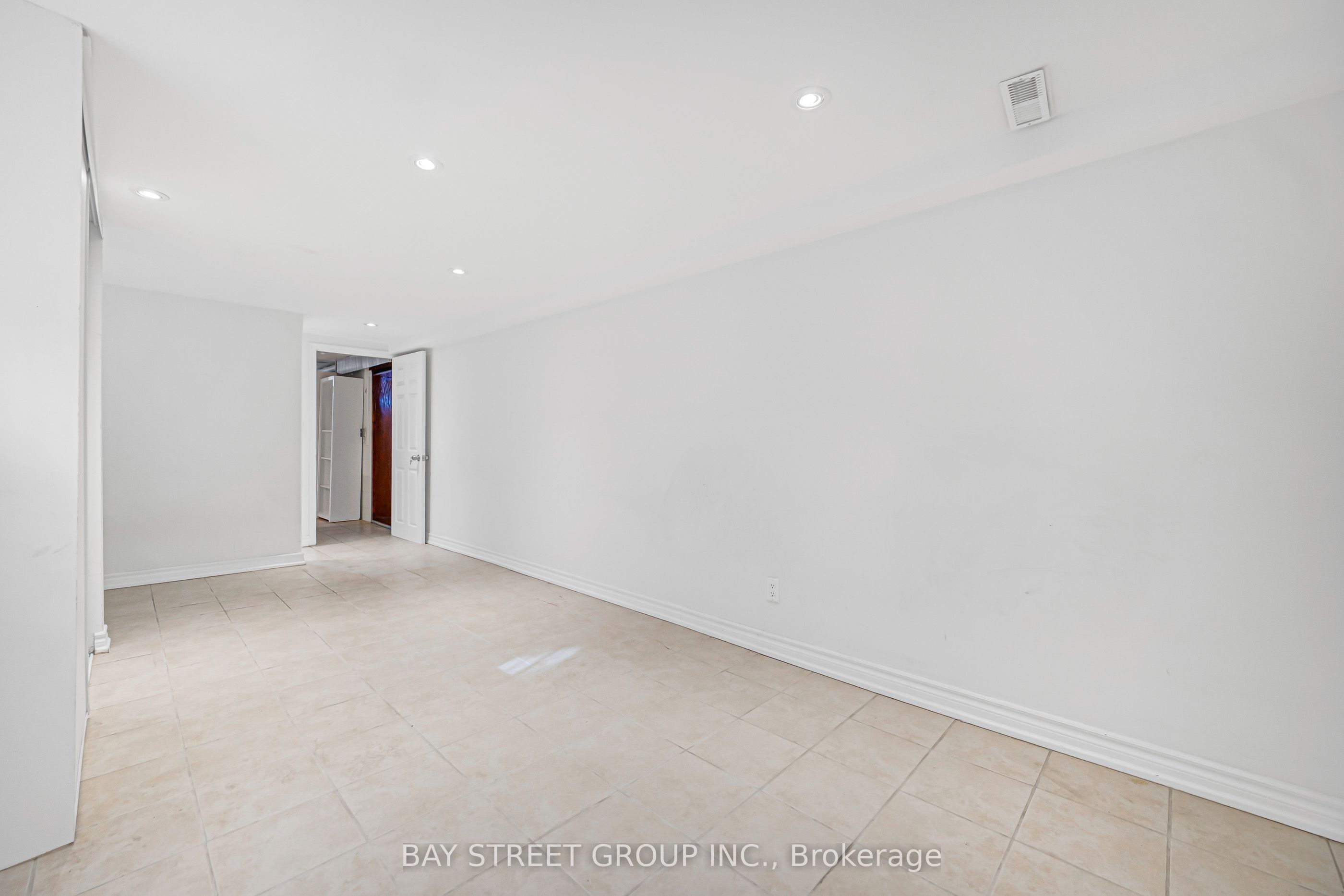 260 Moore Park Avenue Property Photo 33