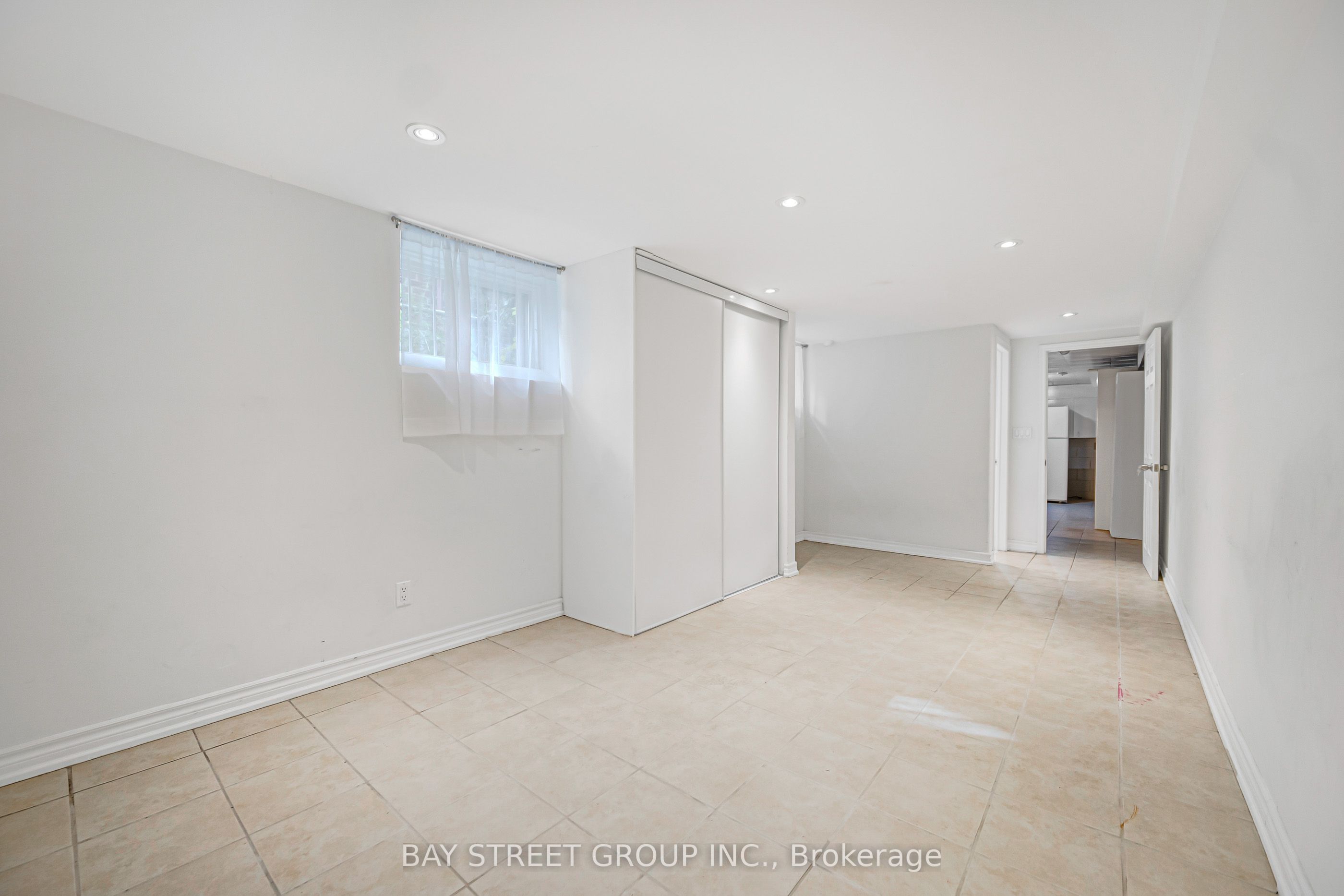 260 Moore Park Avenue Property Photo 34