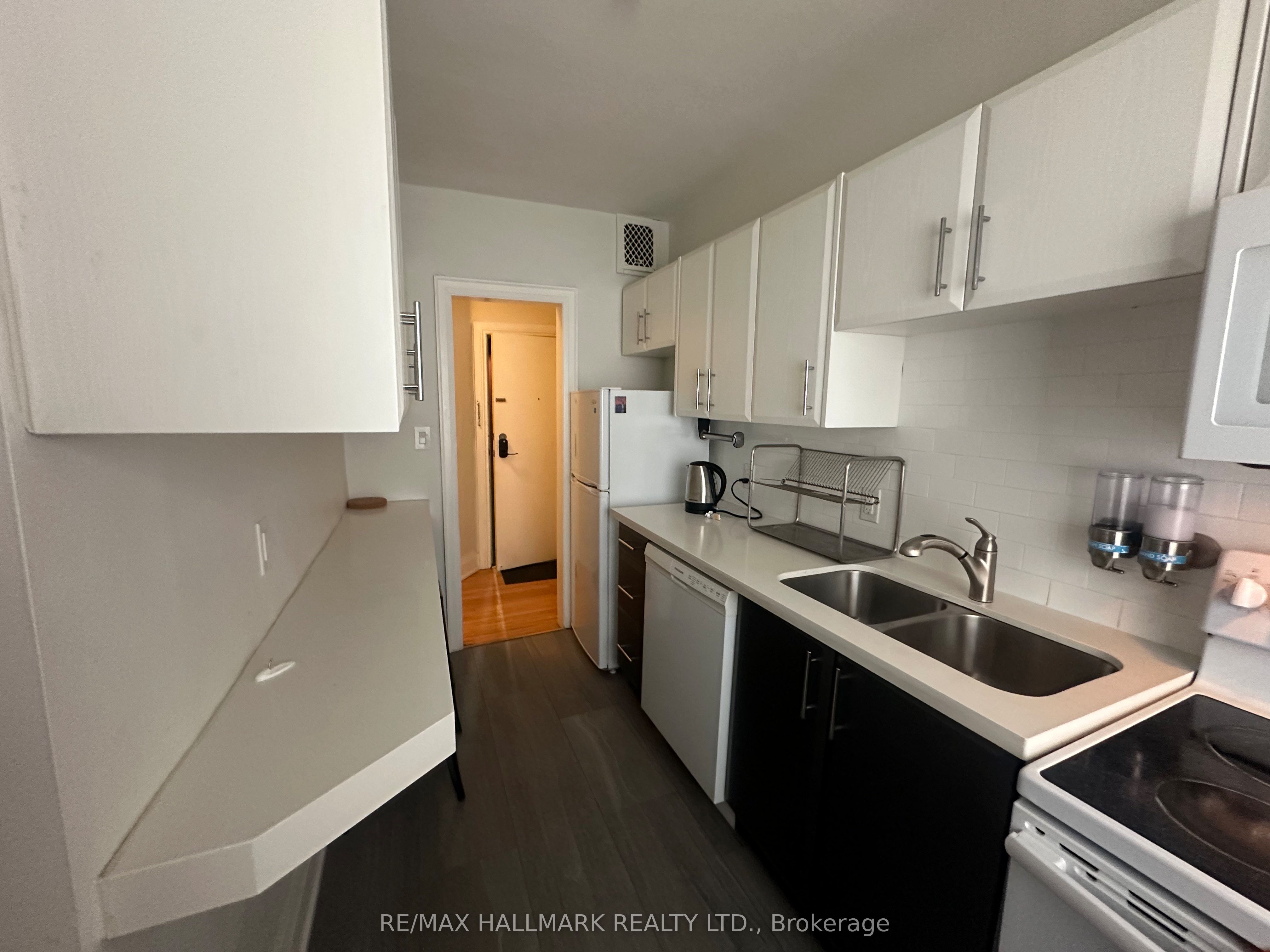 595 St Clair Avenue W 9 Property Photo 2