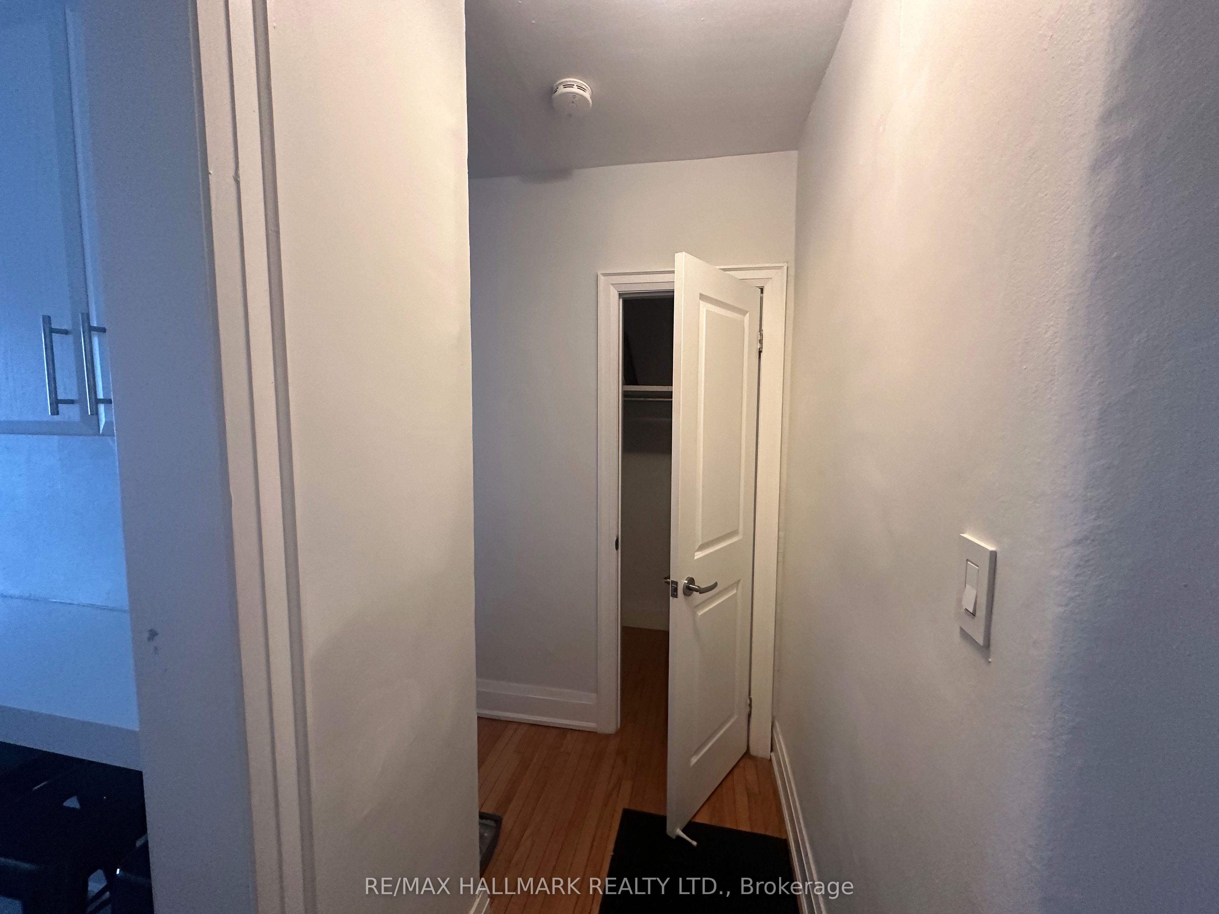595 St Clair Avenue W 9 Property Photo 4