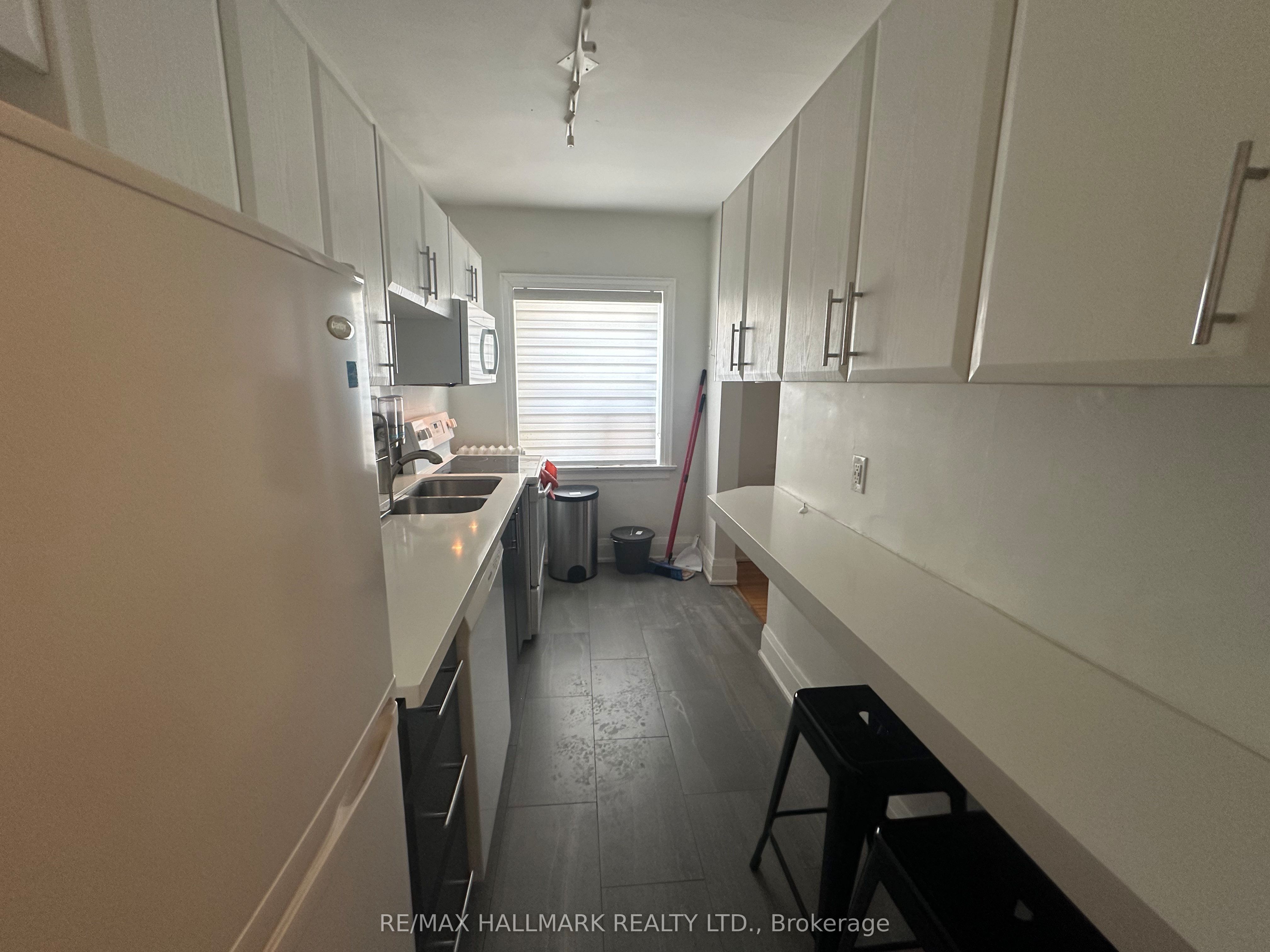 595 St Clair Avenue W 9 Property Photo 5