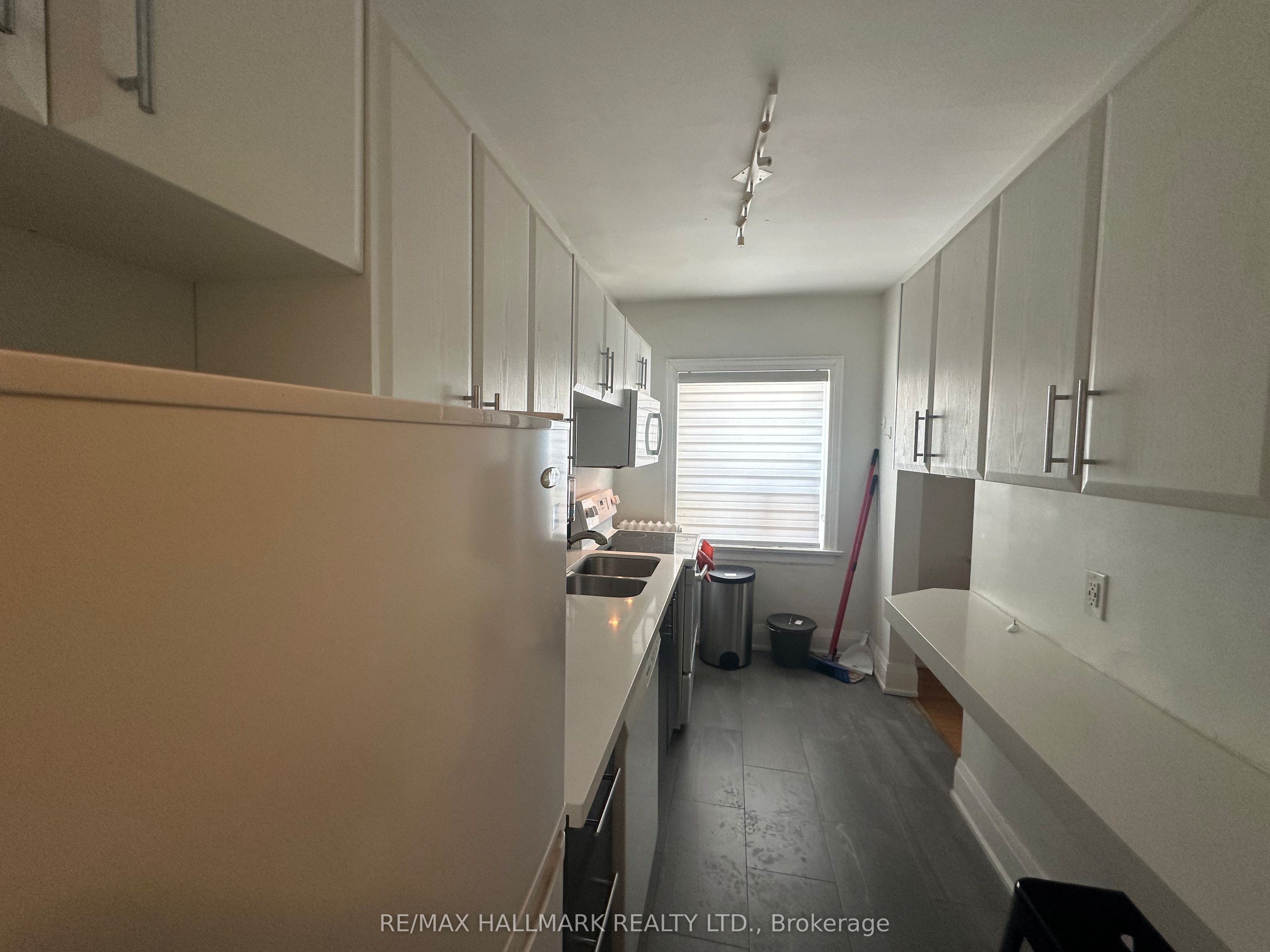 595 St Clair Avenue W 9 Property Photo 6