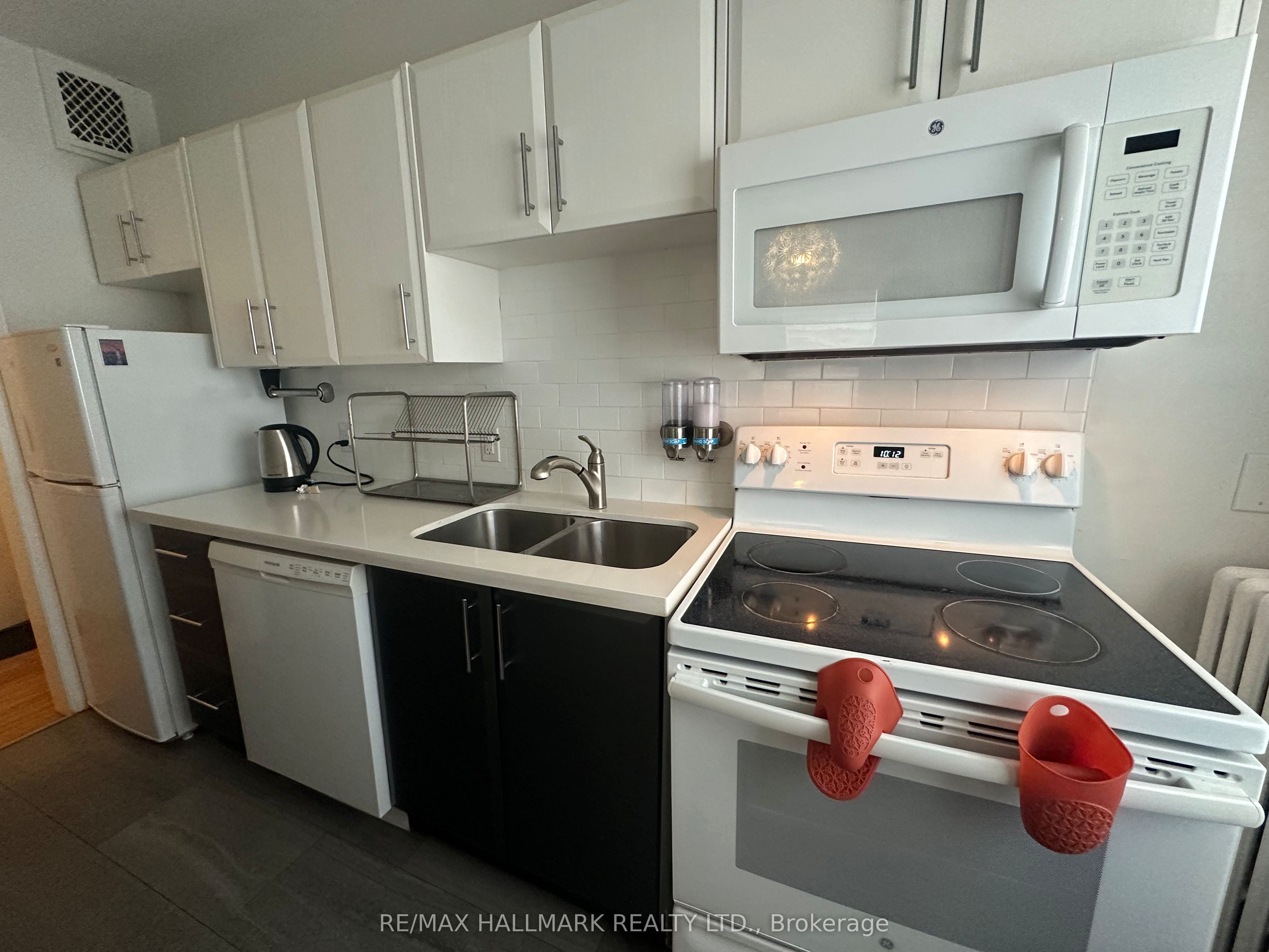 595 St Clair Avenue W 9 Property Photo 7