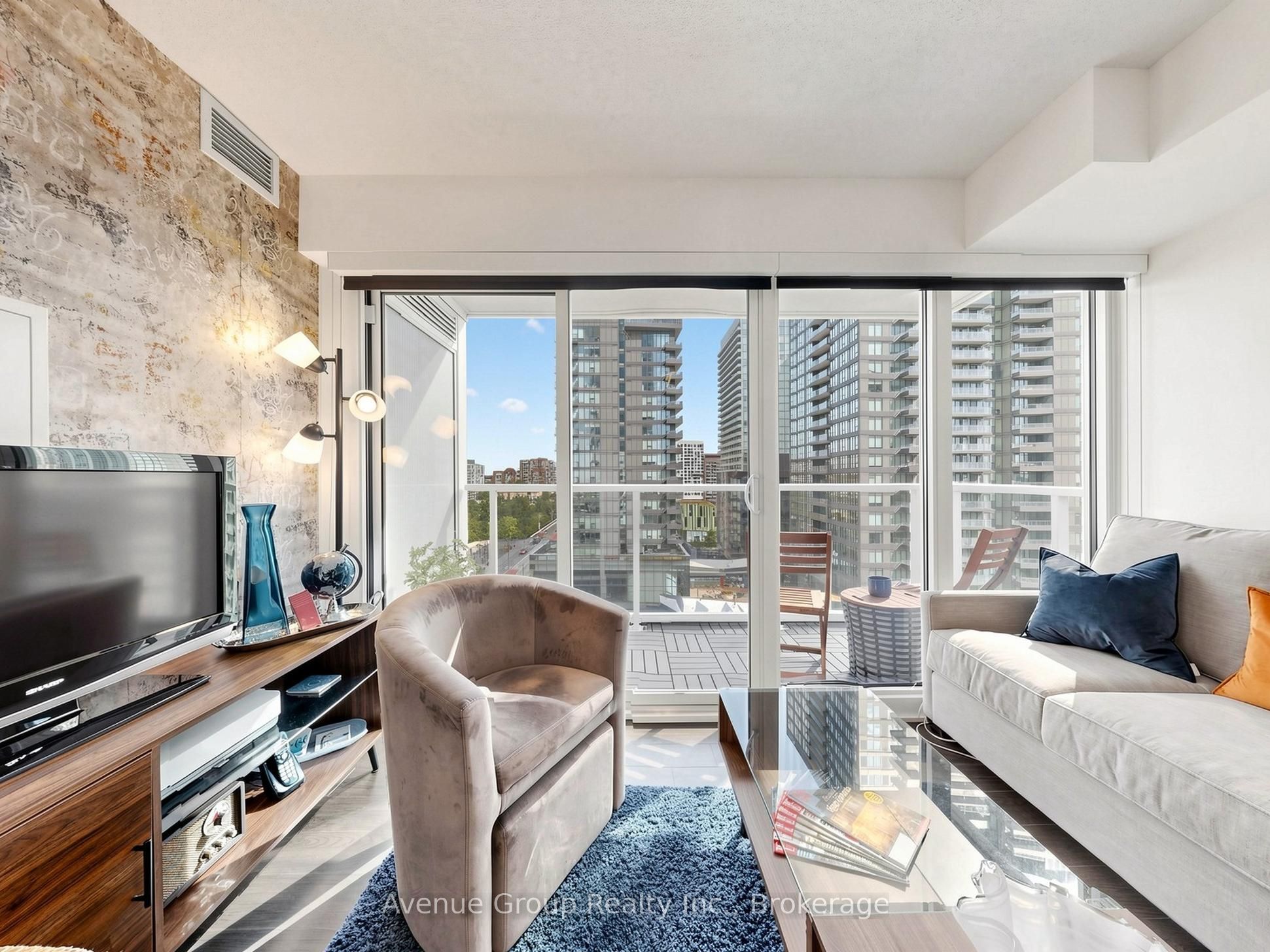 19 Bathurst Street 1105 Property Photo 1