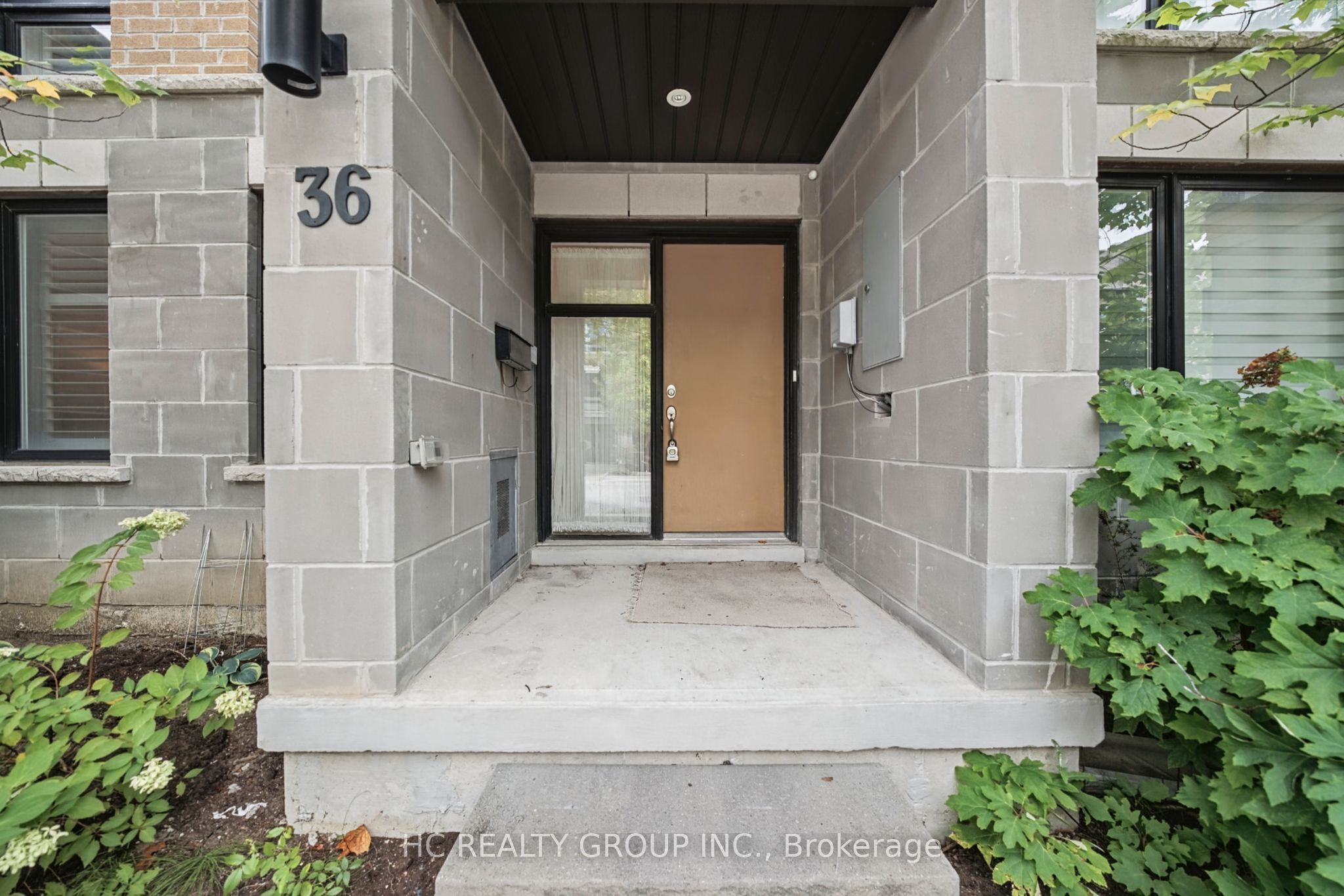 36 Kenneth Wood Crescent Property Photo 1