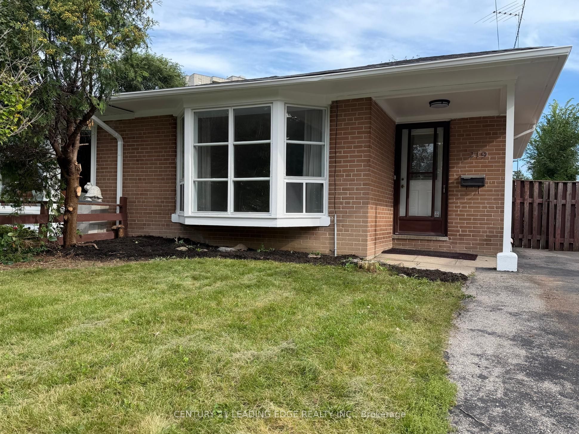 219 Lynedock Crescent Property Photo 2