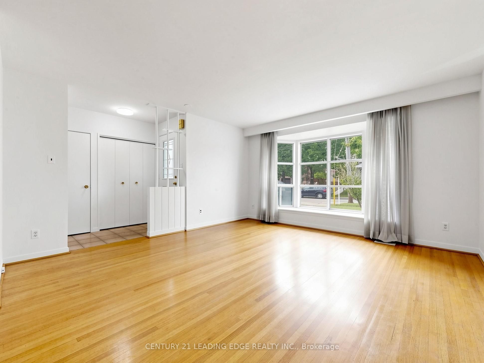 219 Lynedock Crescent Property Photo 6