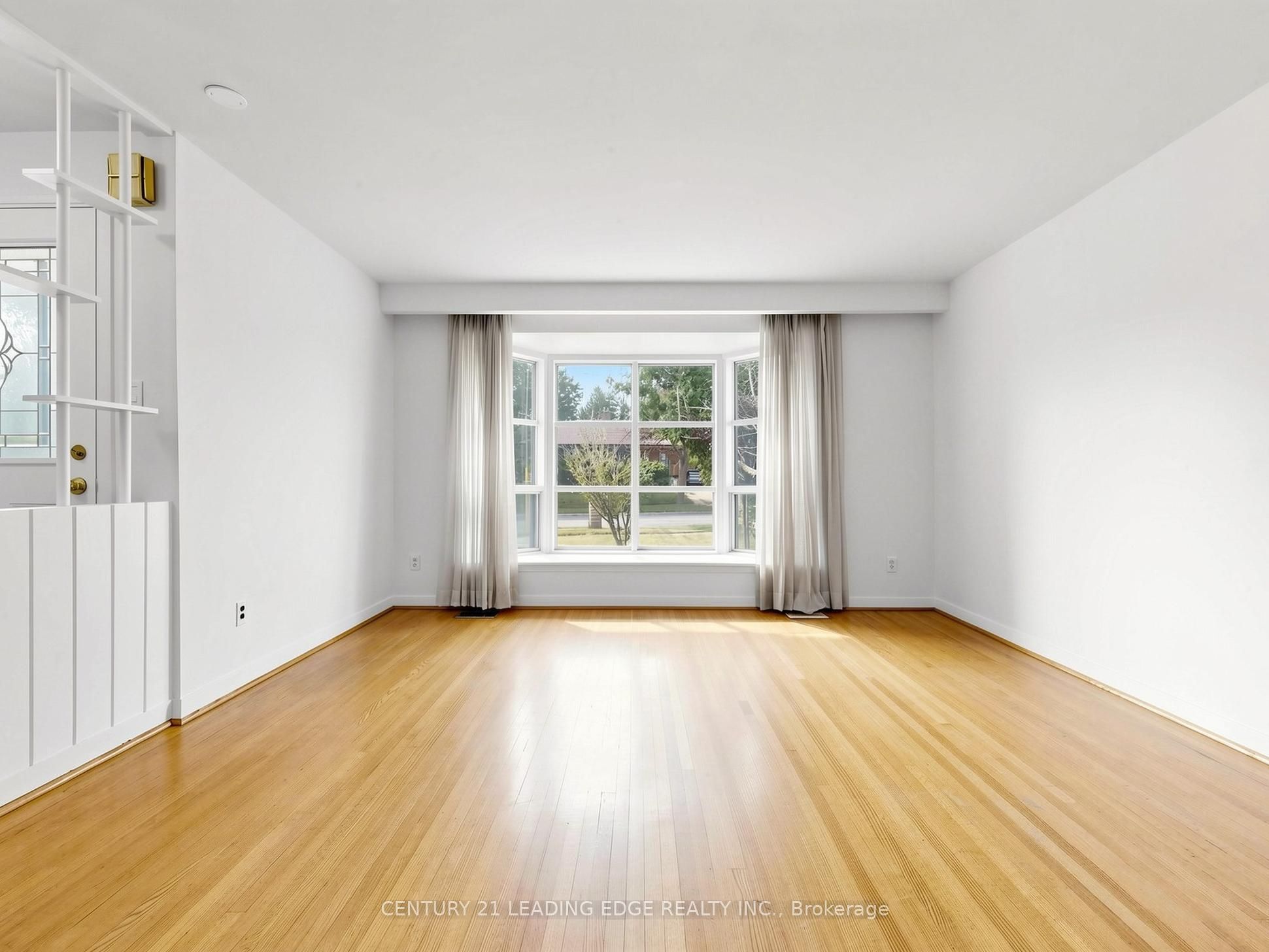 219 Lynedock Crescent Property Photo 7