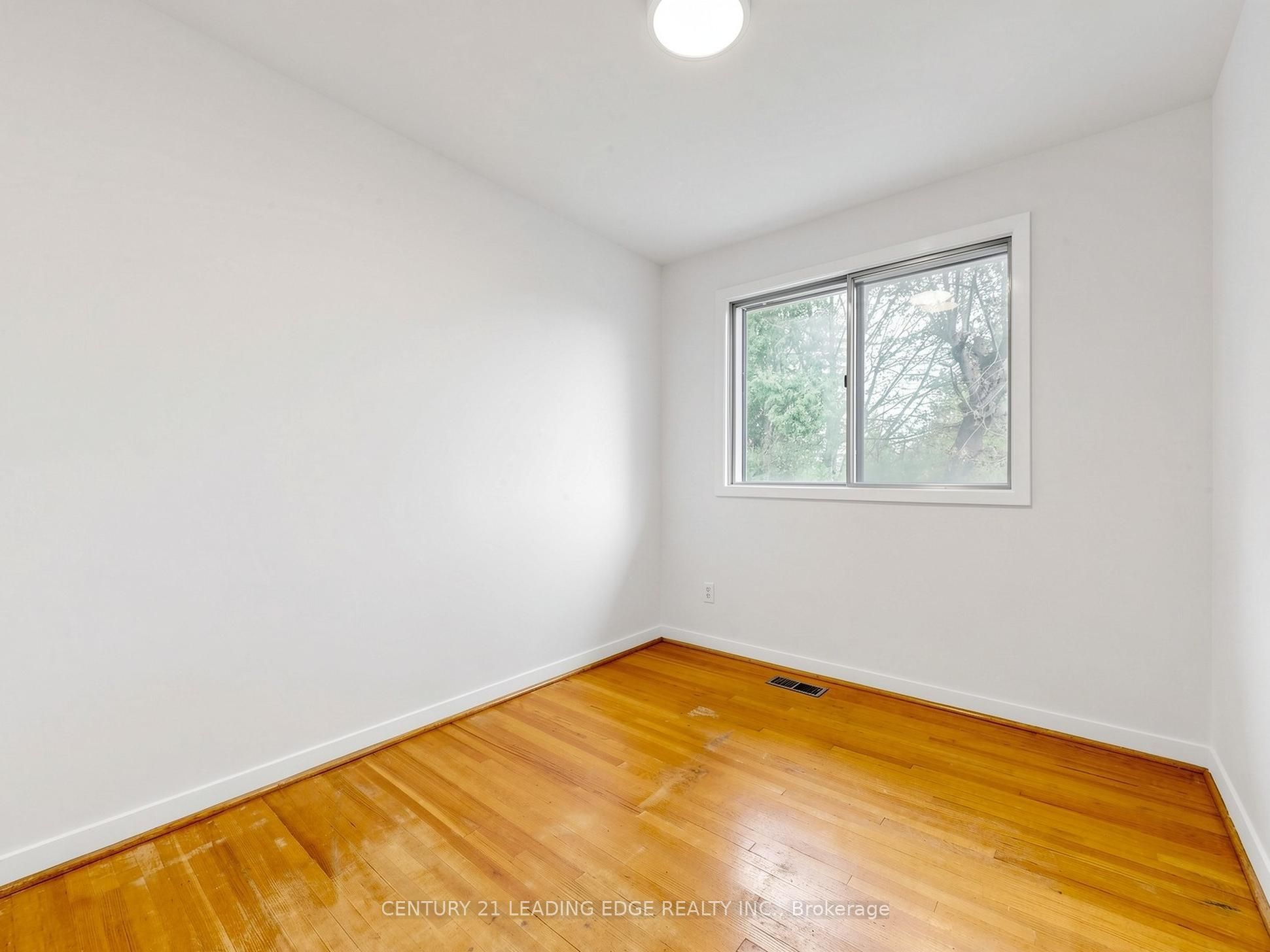 219 Lynedock Crescent Property Photo 28