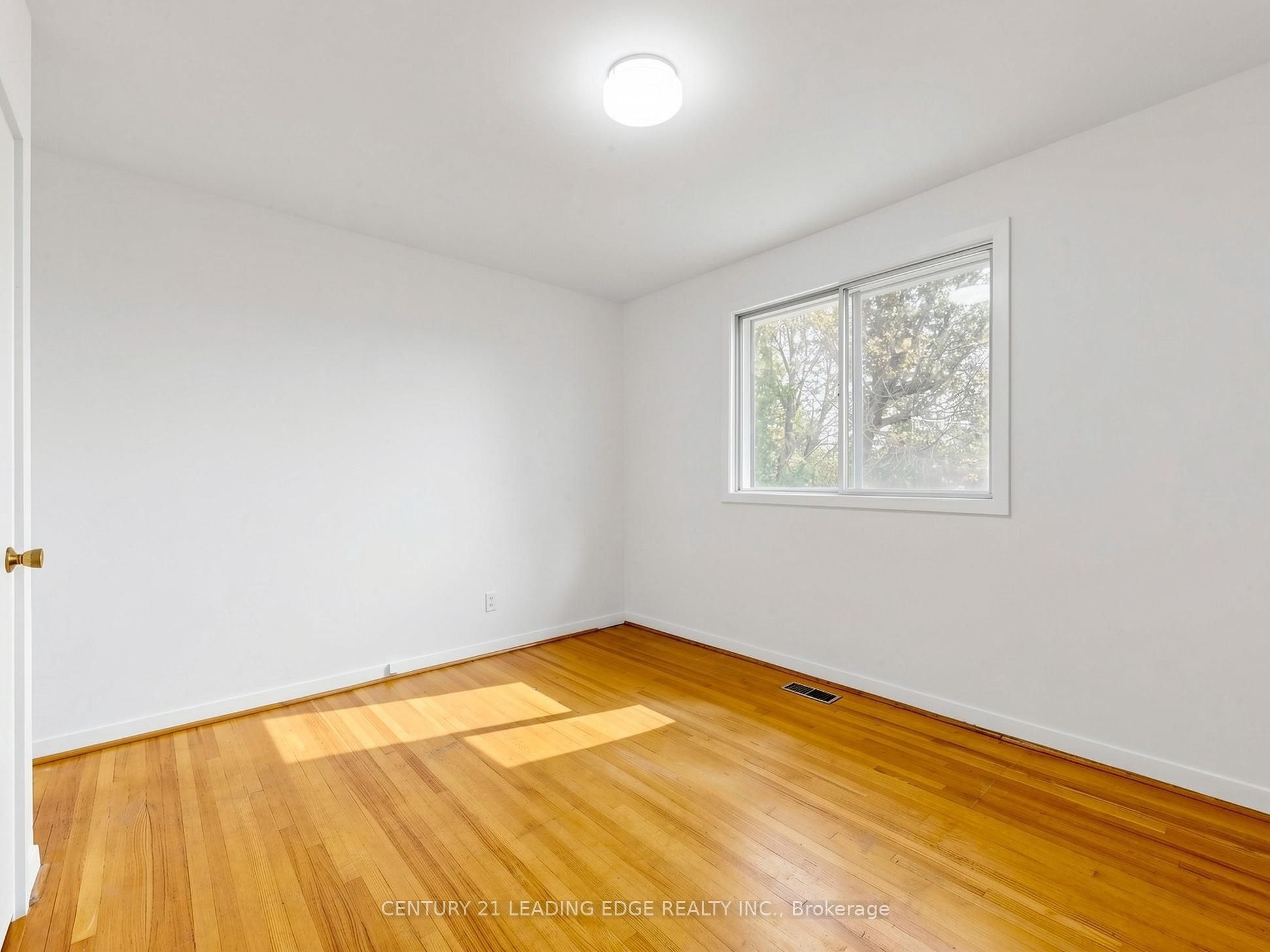 219 Lynedock Crescent Property Photo 32