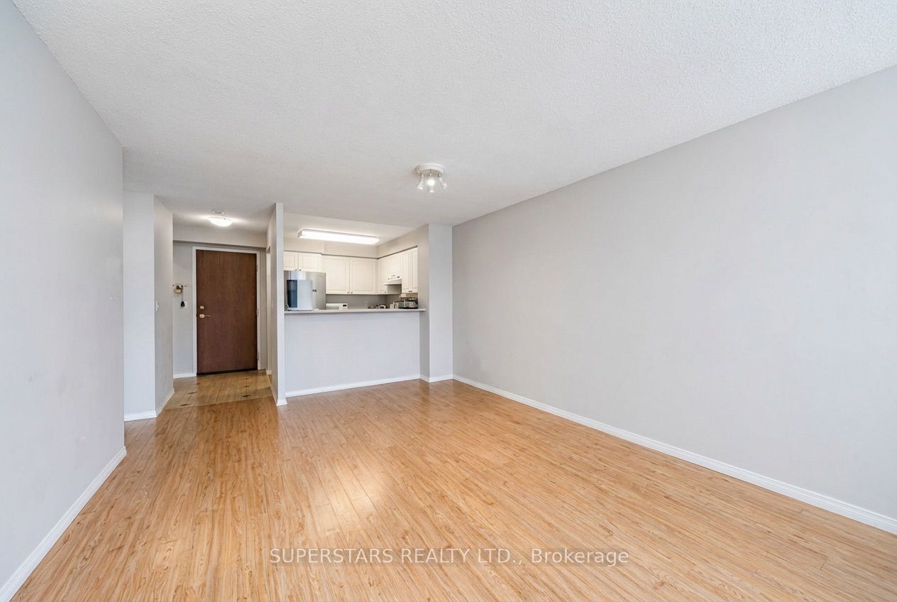 28 Pemberton Avenue 1110 Property Photo 4