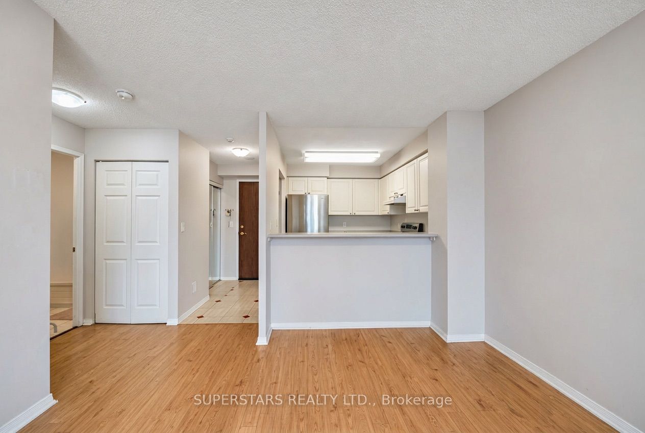28 Pemberton Avenue 1110 Property Photo 5