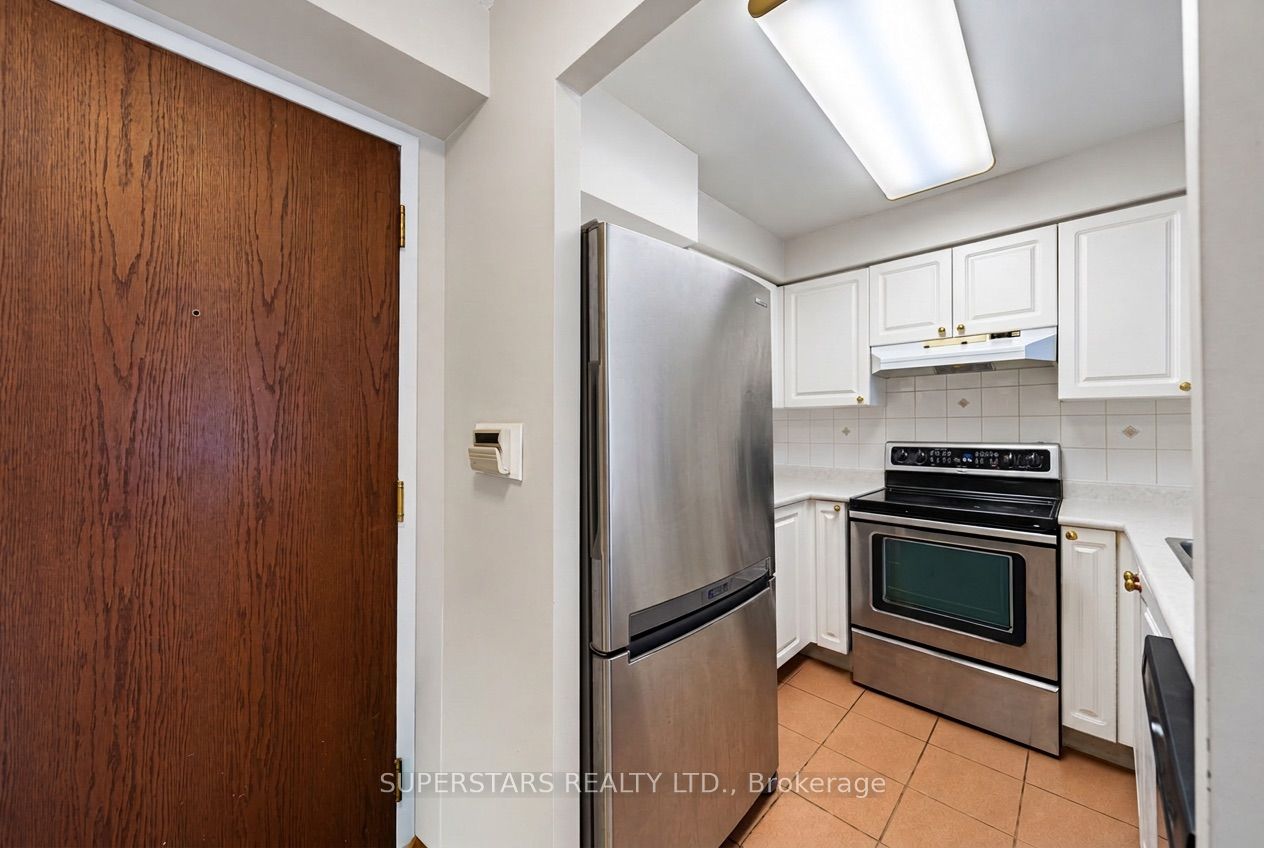 28 Pemberton Avenue 1110 Property Photo 7