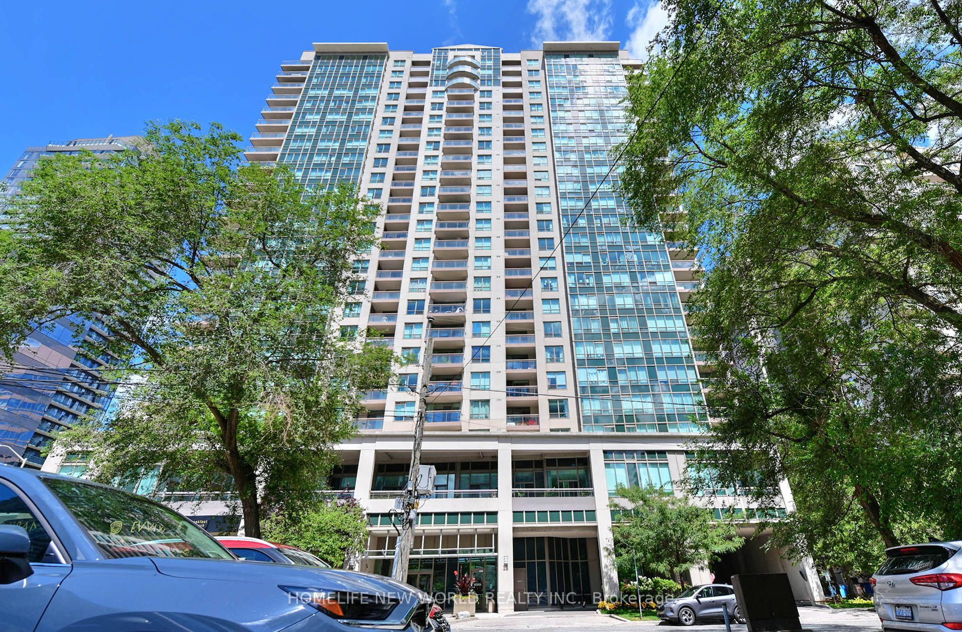 18 Parkview Avenue 811 Property Photo 1