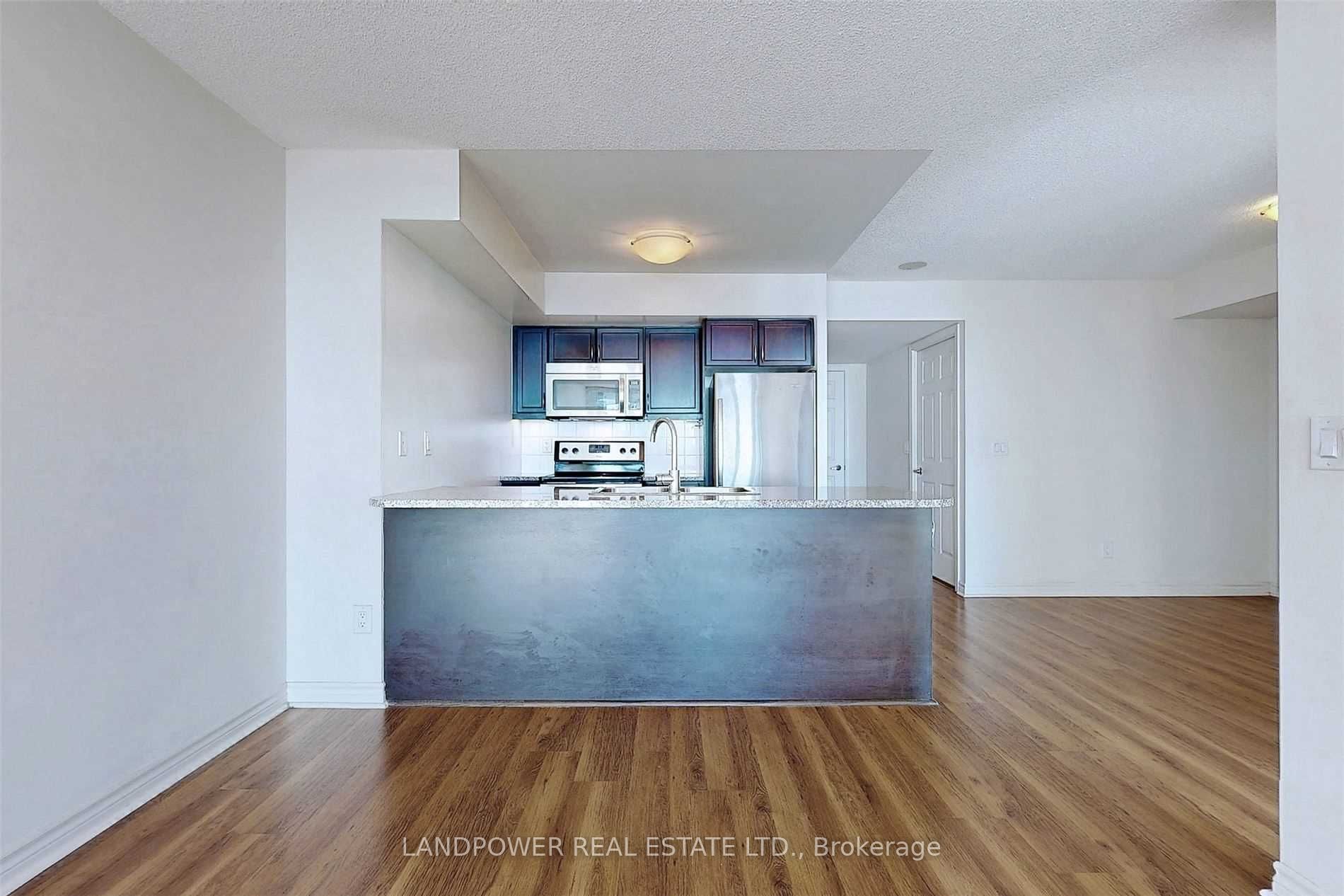 19 Grand Trunk Crescent 3315 Property Photo 7
