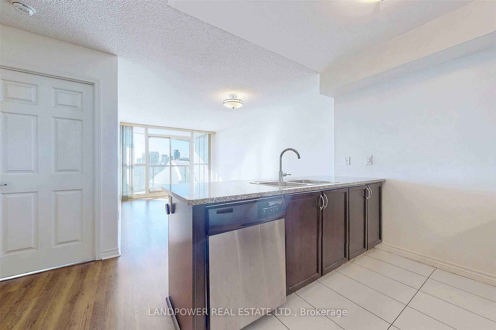 19 Grand Trunk Crescent 3315 Property Photo 10