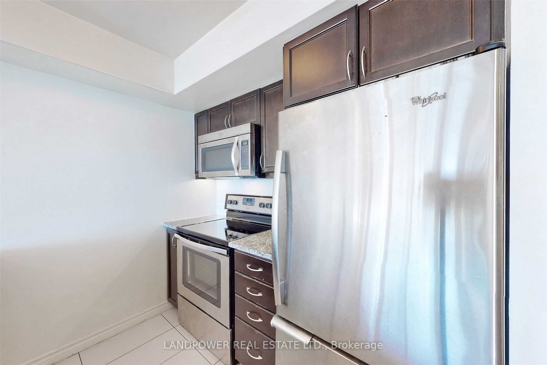 19 Grand Trunk Crescent 3315 Property Photo 12