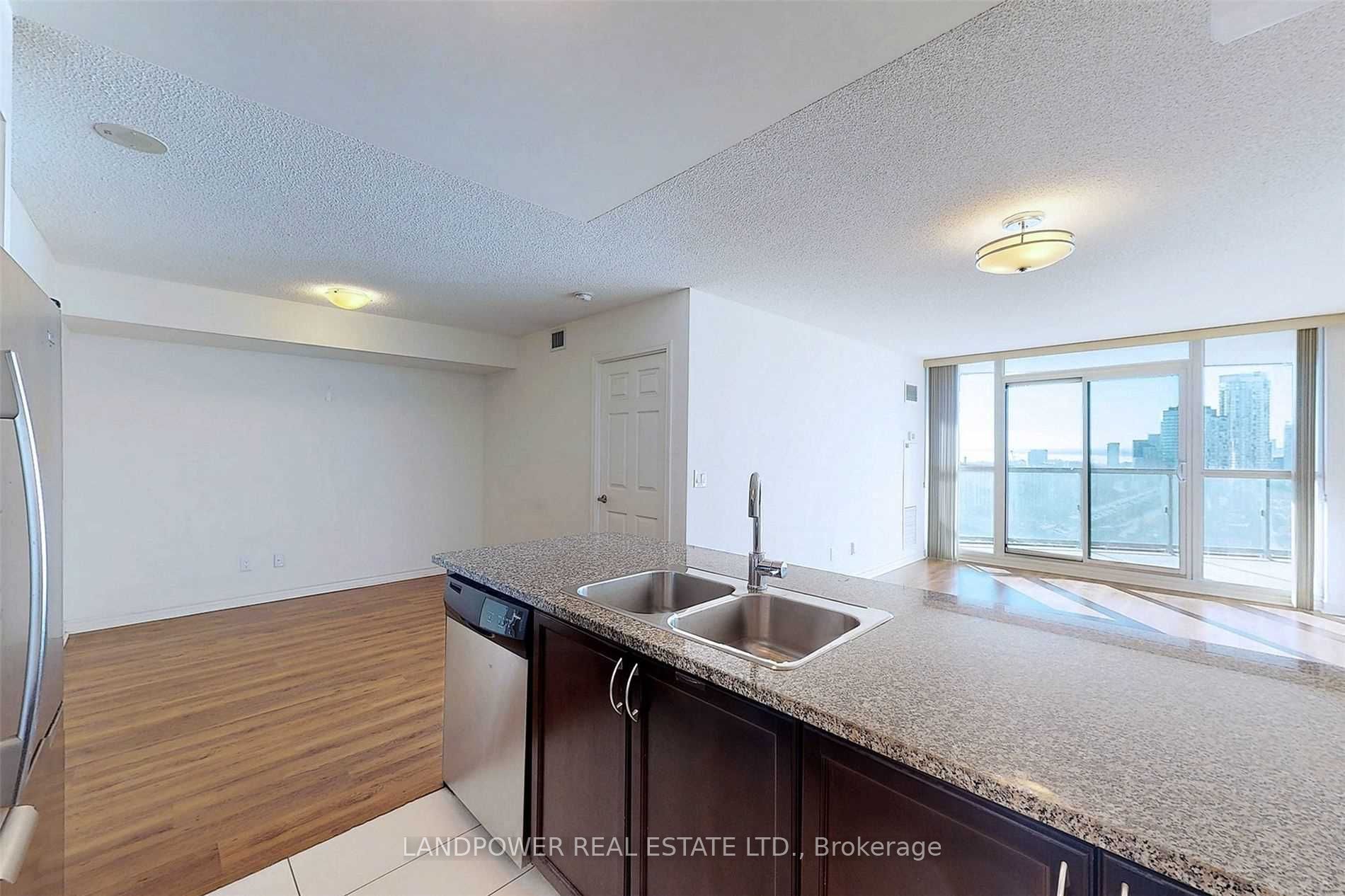 19 Grand Trunk Crescent 3315 Property Photo 13