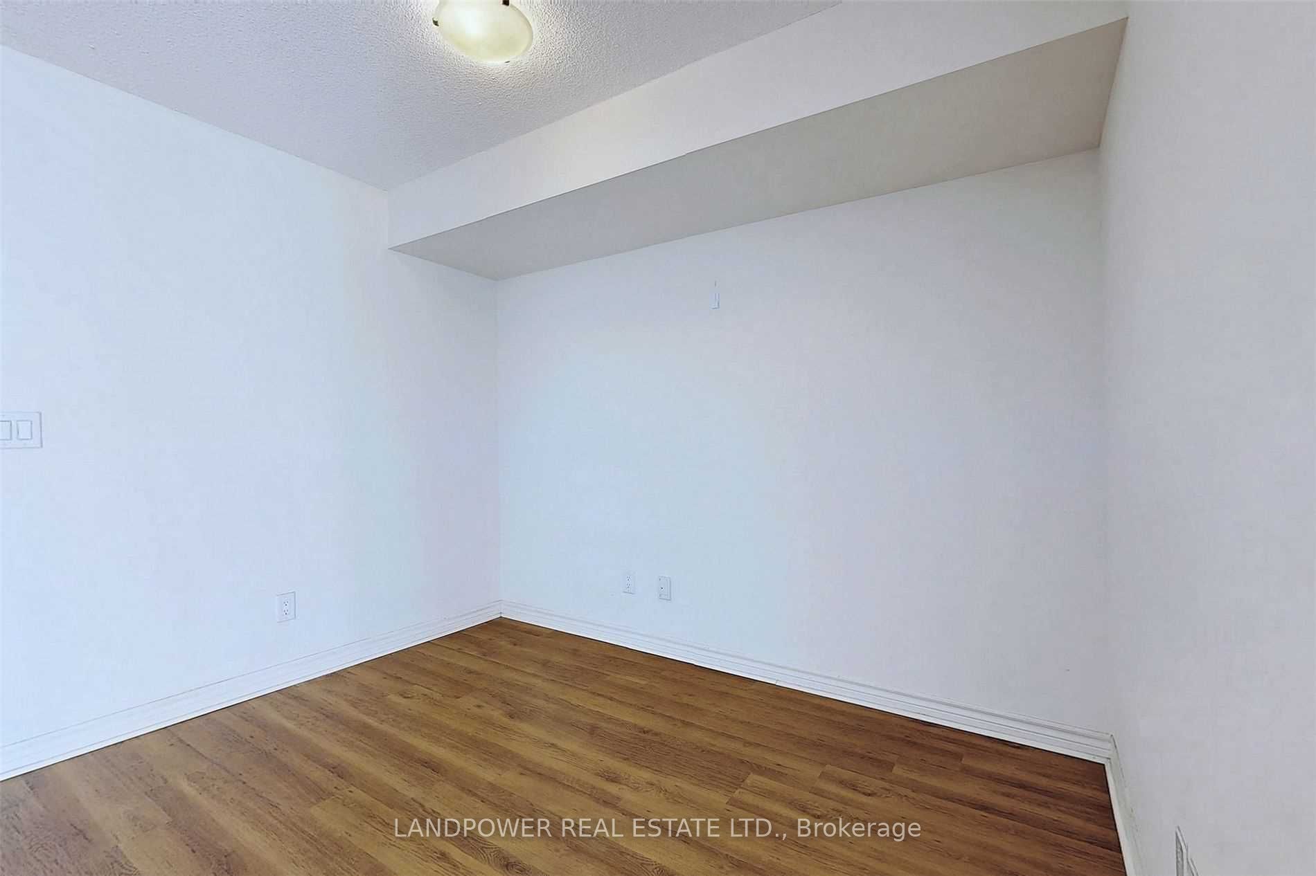 19 Grand Trunk Crescent 3315 Property Photo 15