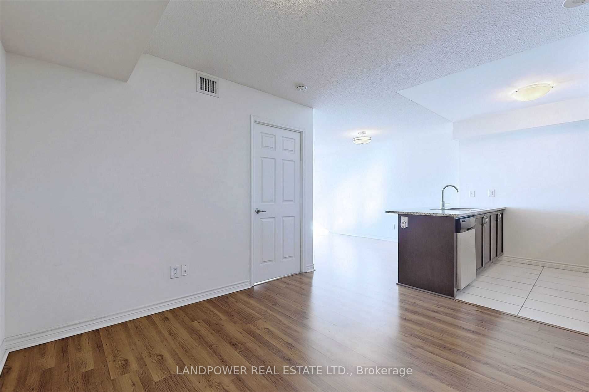19 Grand Trunk Crescent 3315 Property Photo 17