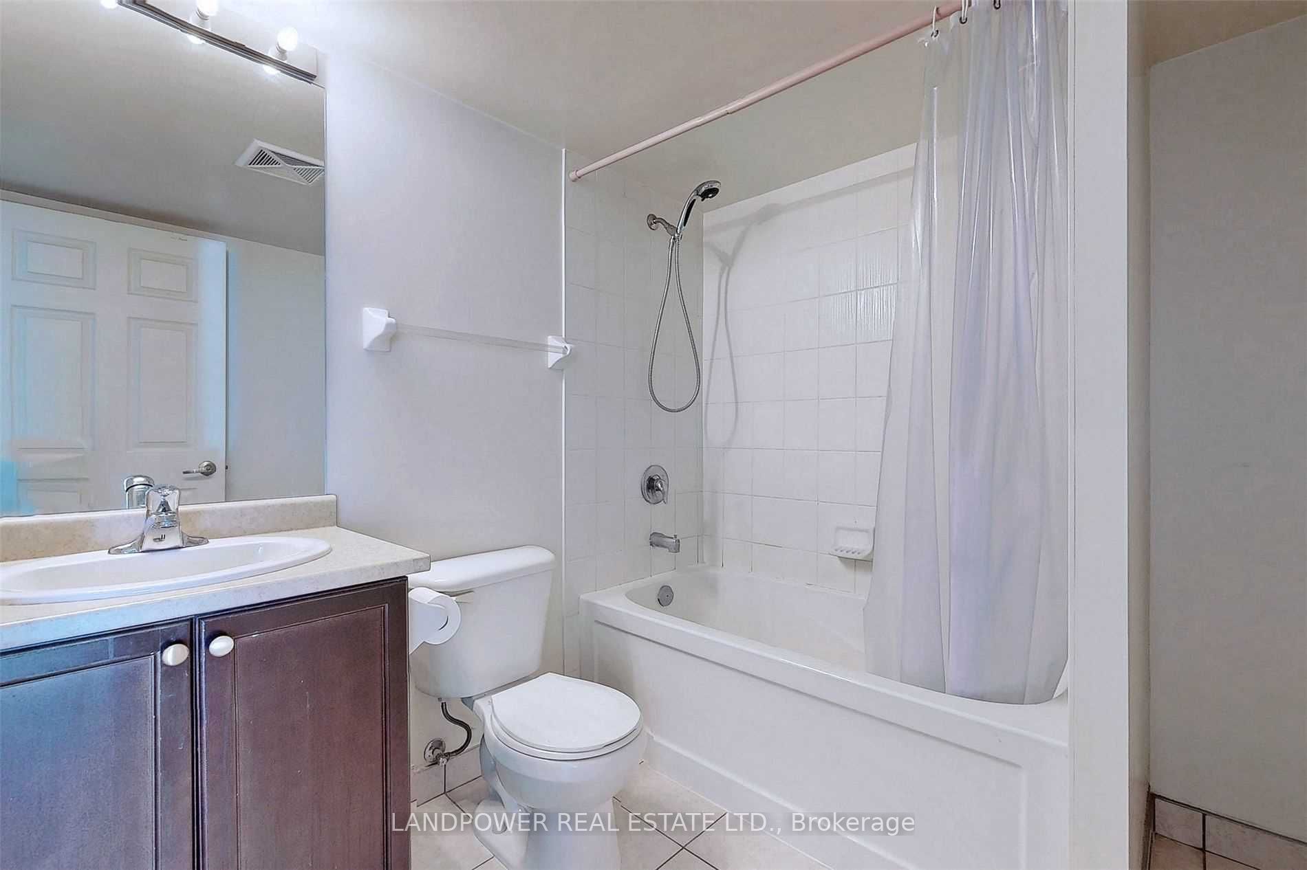 19 Grand Trunk Crescent 3315 Property Photo 21