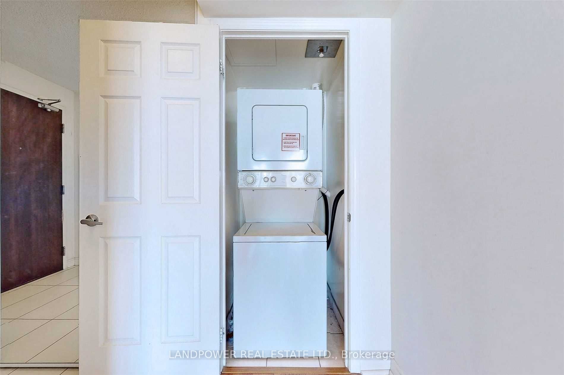 19 Grand Trunk Crescent 3315 Property Photo 22