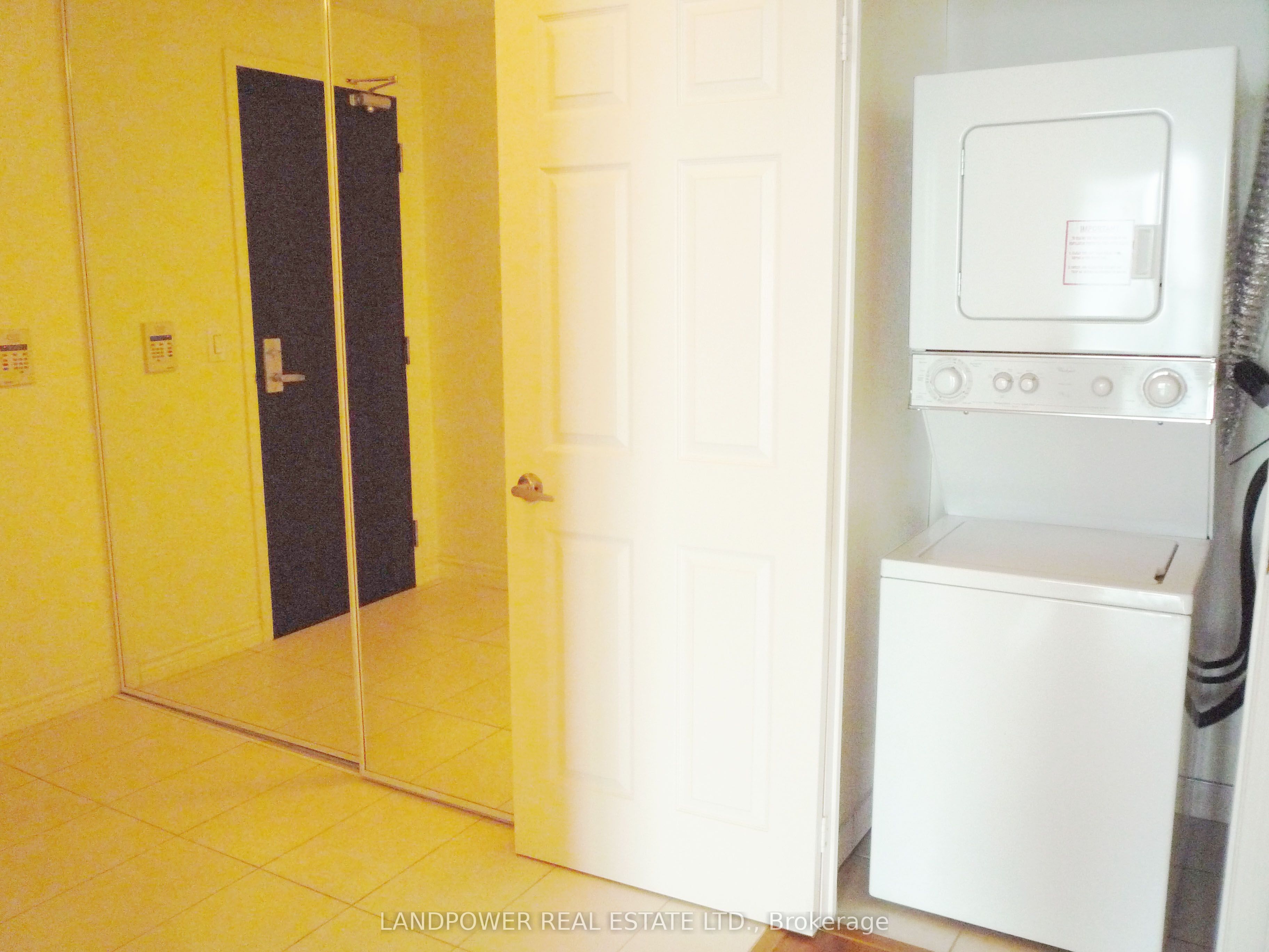 19 Grand Trunk Crescent 3315 Property Photo 23