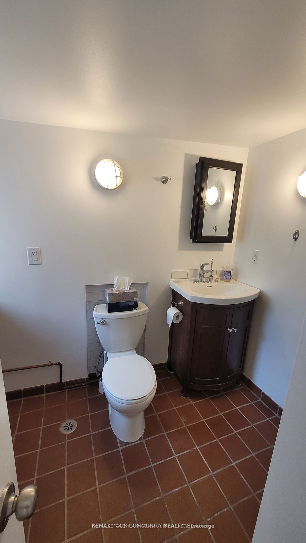 864 Millwood Road Studio Unit Property Photo 7