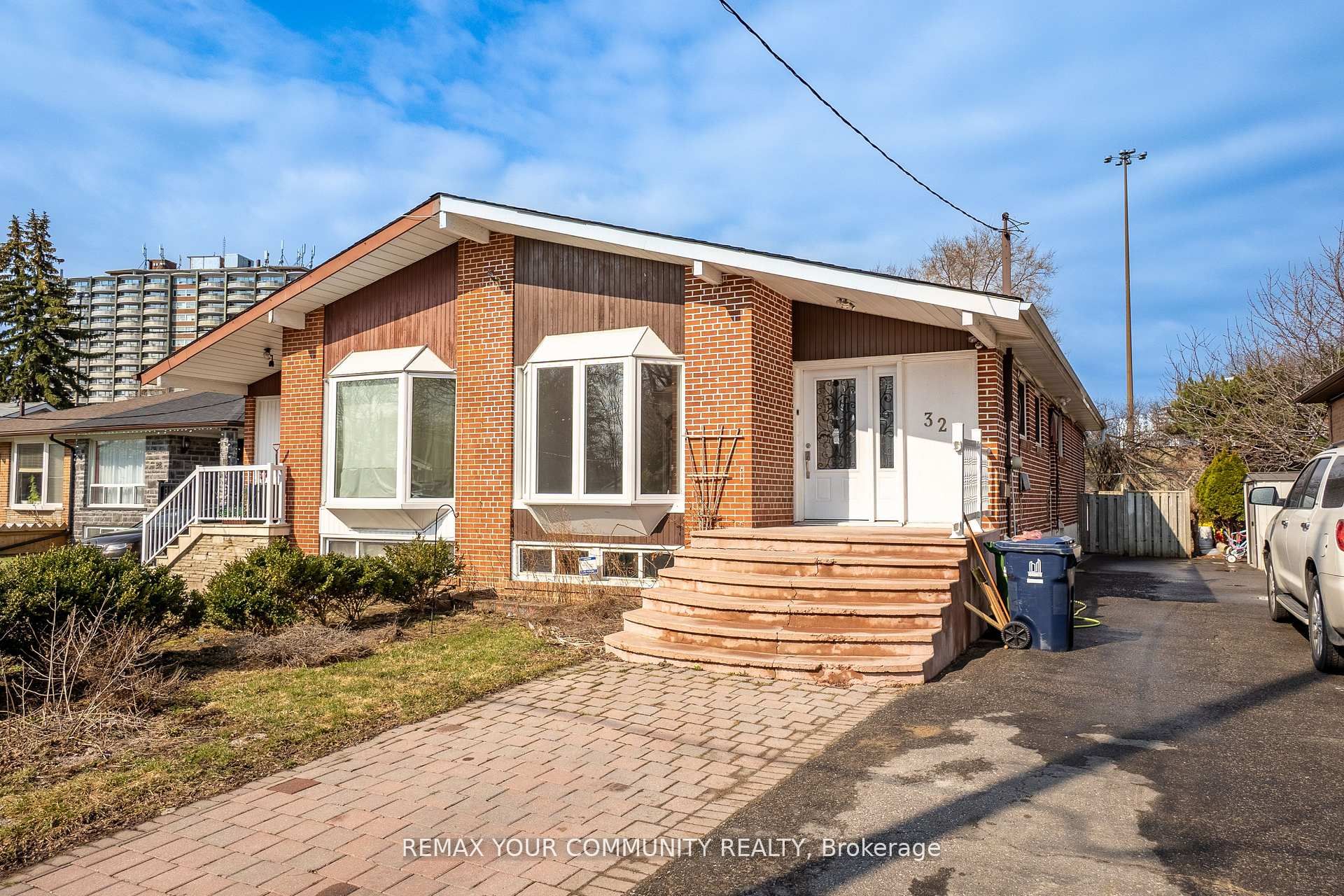 32 Marbury Crescent Main Property Photo 3