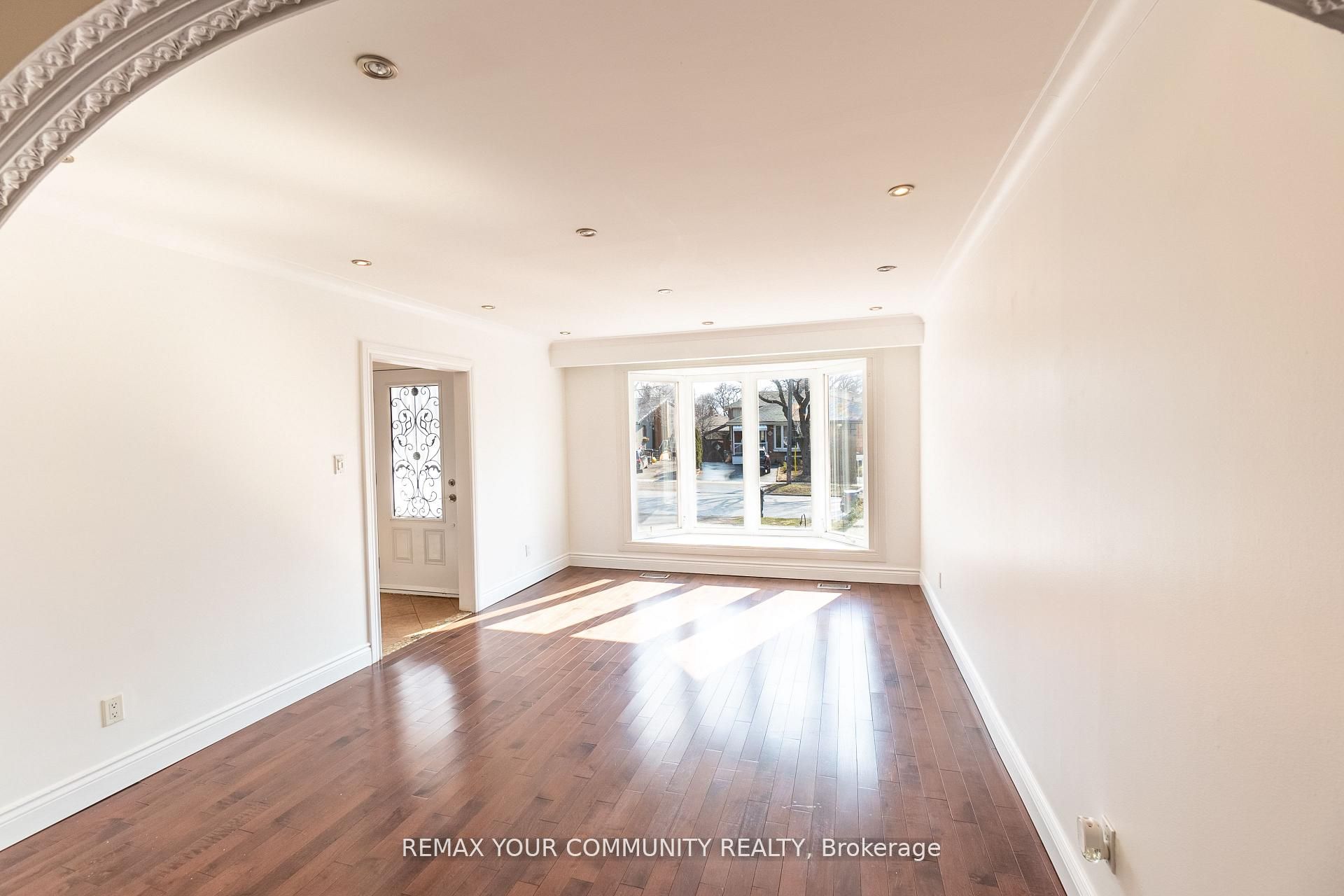 32 Marbury Crescent Main Property Photo 5