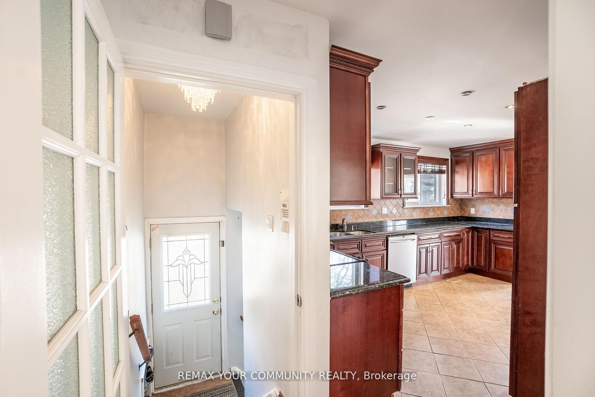 32 Marbury Crescent Main Property Photo 9