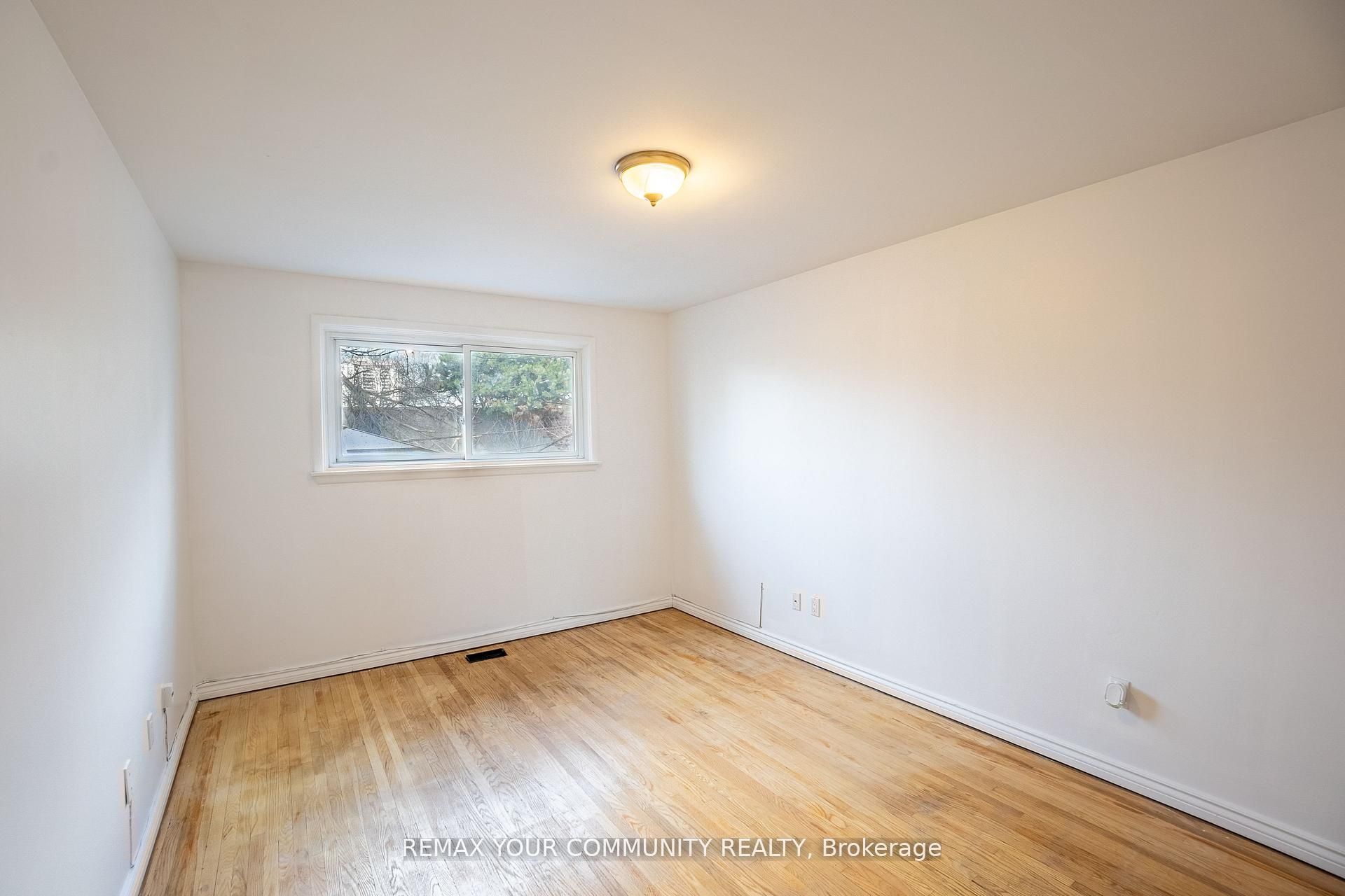 32 Marbury Crescent Main Property Photo 14