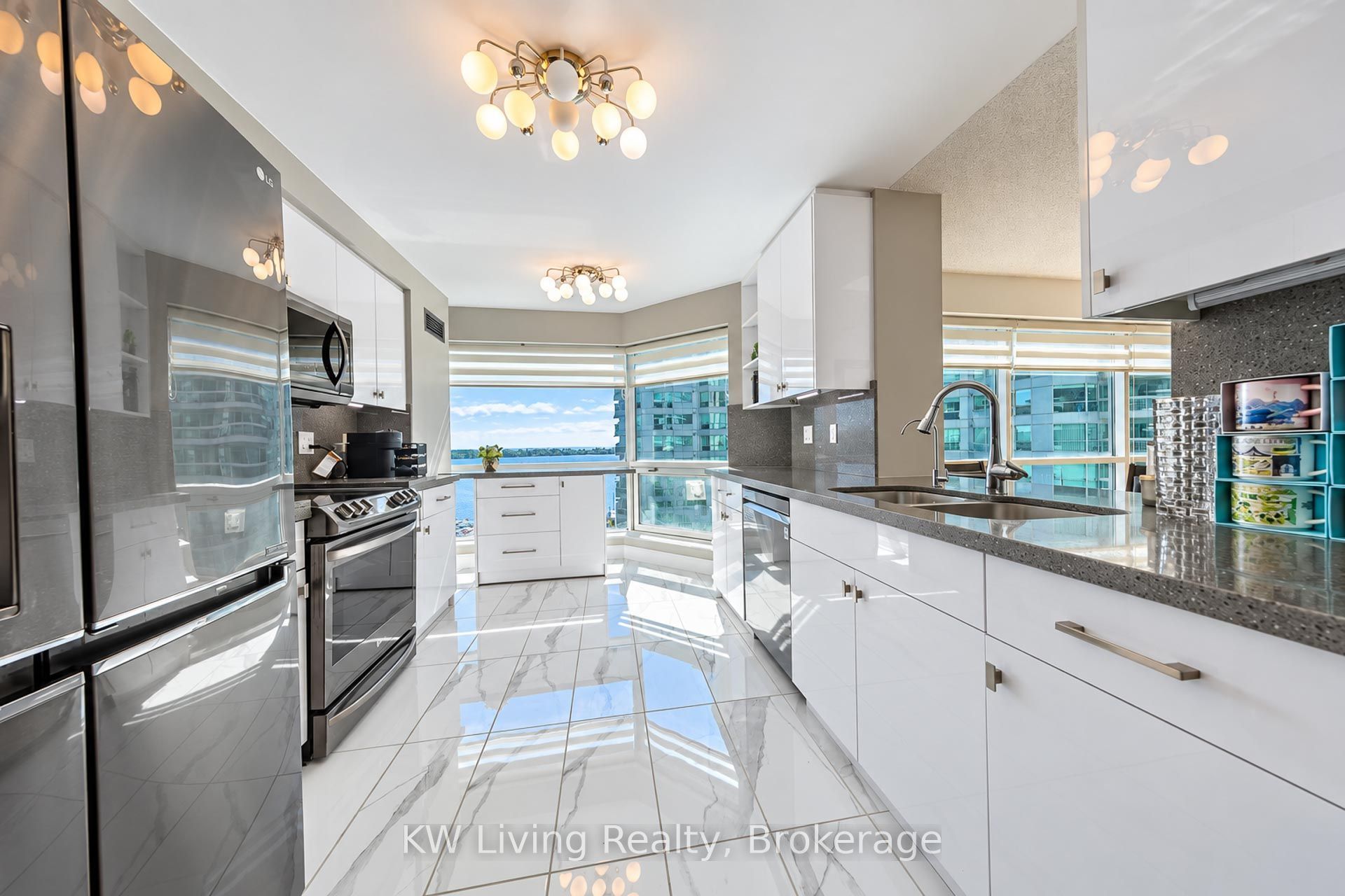 10 Yonge Street 1702 Property Photo 1