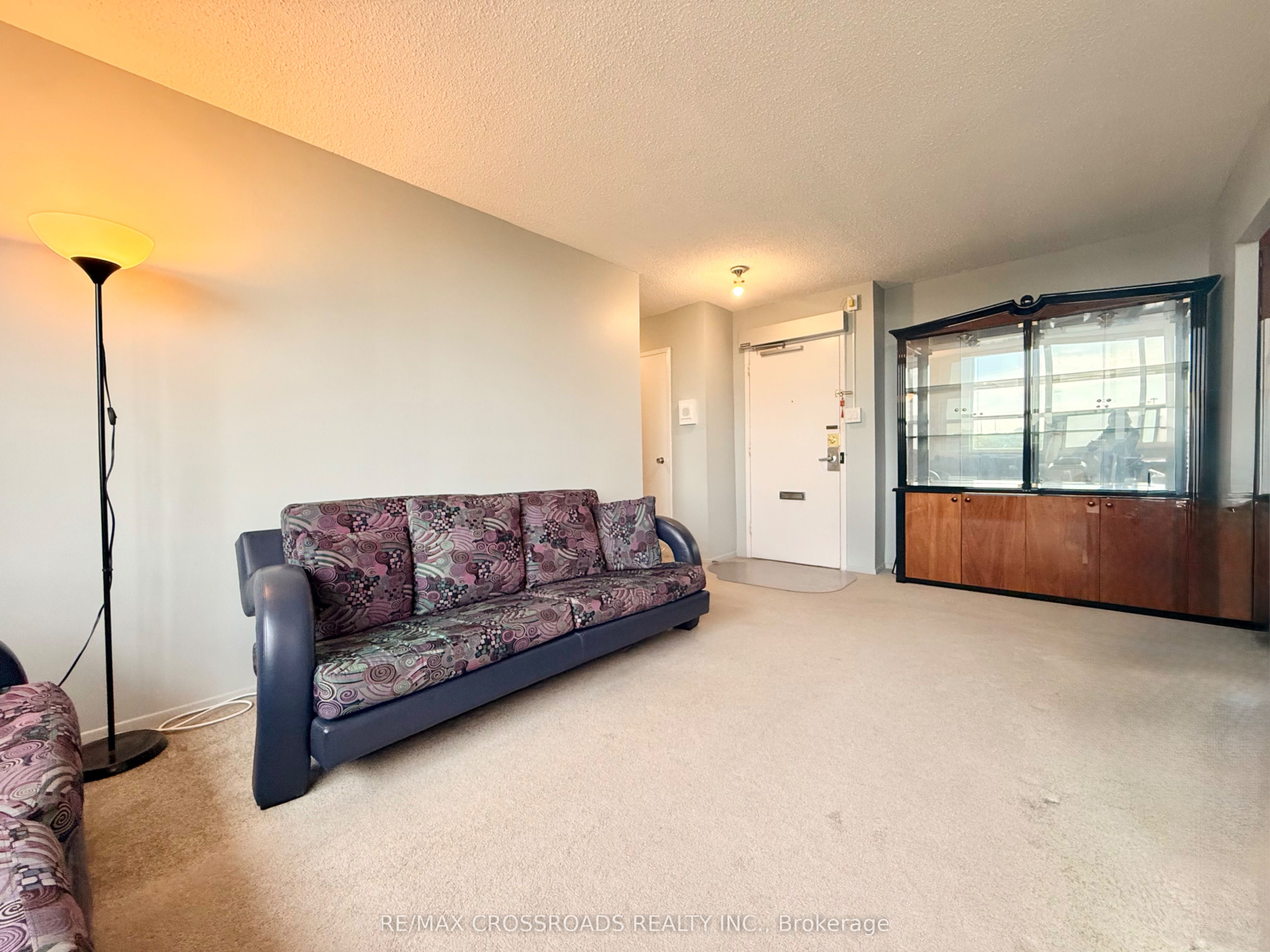 5 Parkway Forest Drive 1109 Property Photo 4