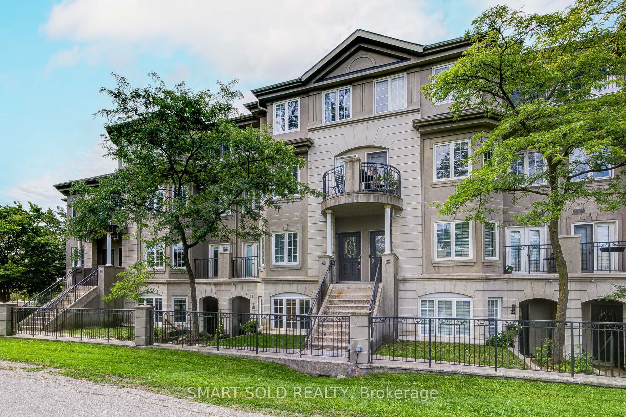 108 Finch Avenue W C20 Property Photo 1