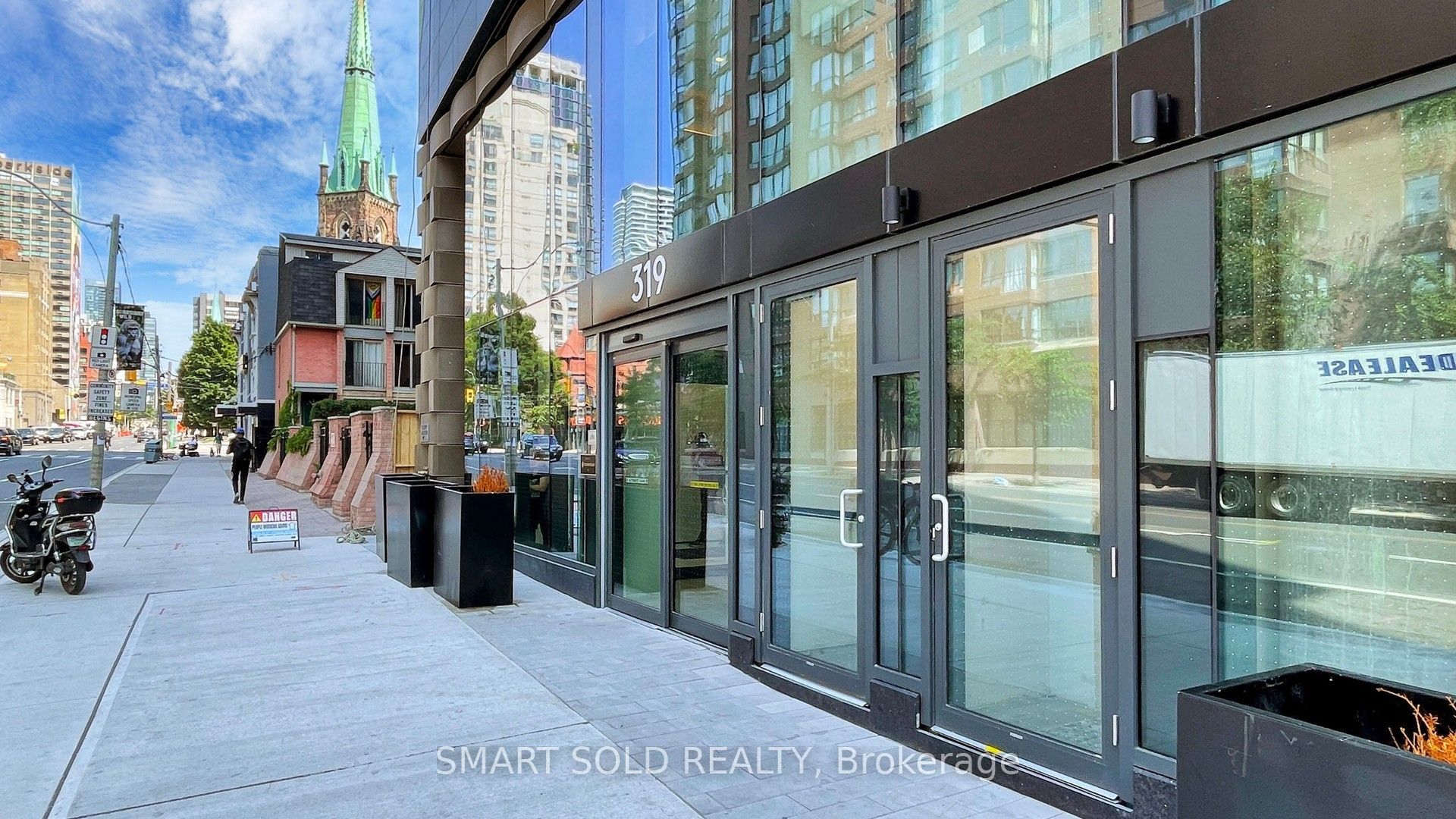 319 Jarvis Street 907 Property Photo 3