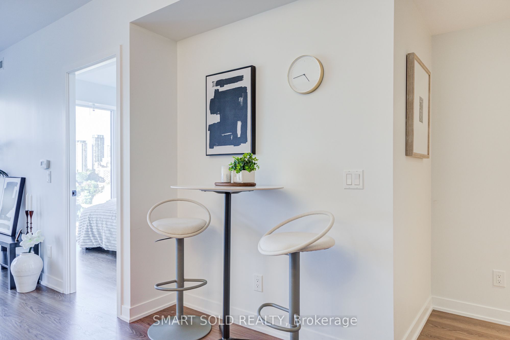 319 Jarvis Street 907 Property Photo 16