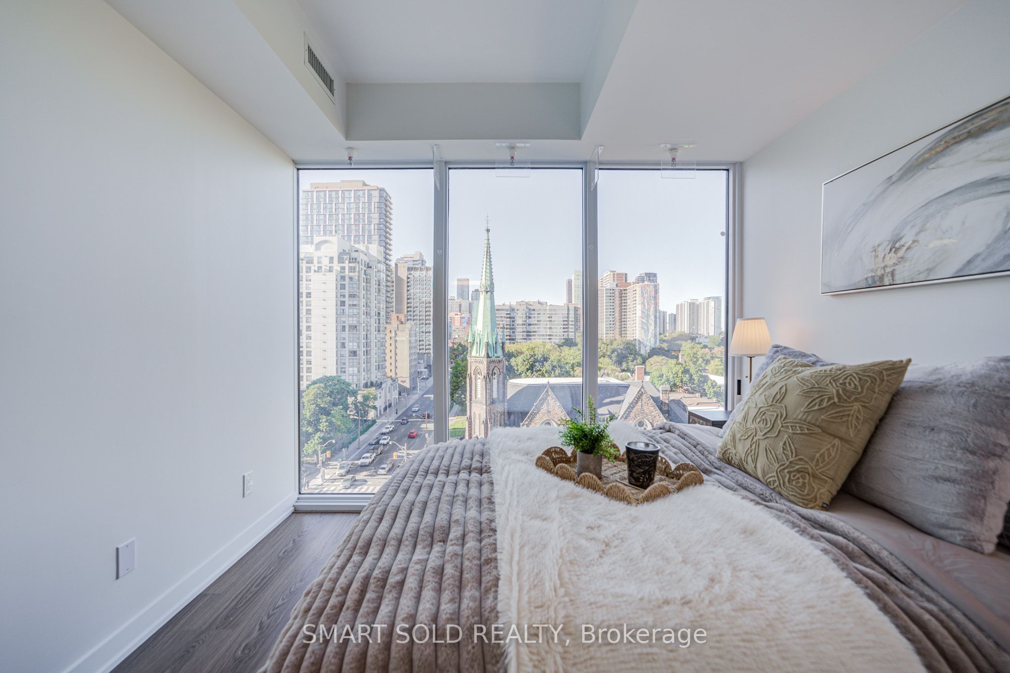 319 Jarvis Street 907 Property Photo 18