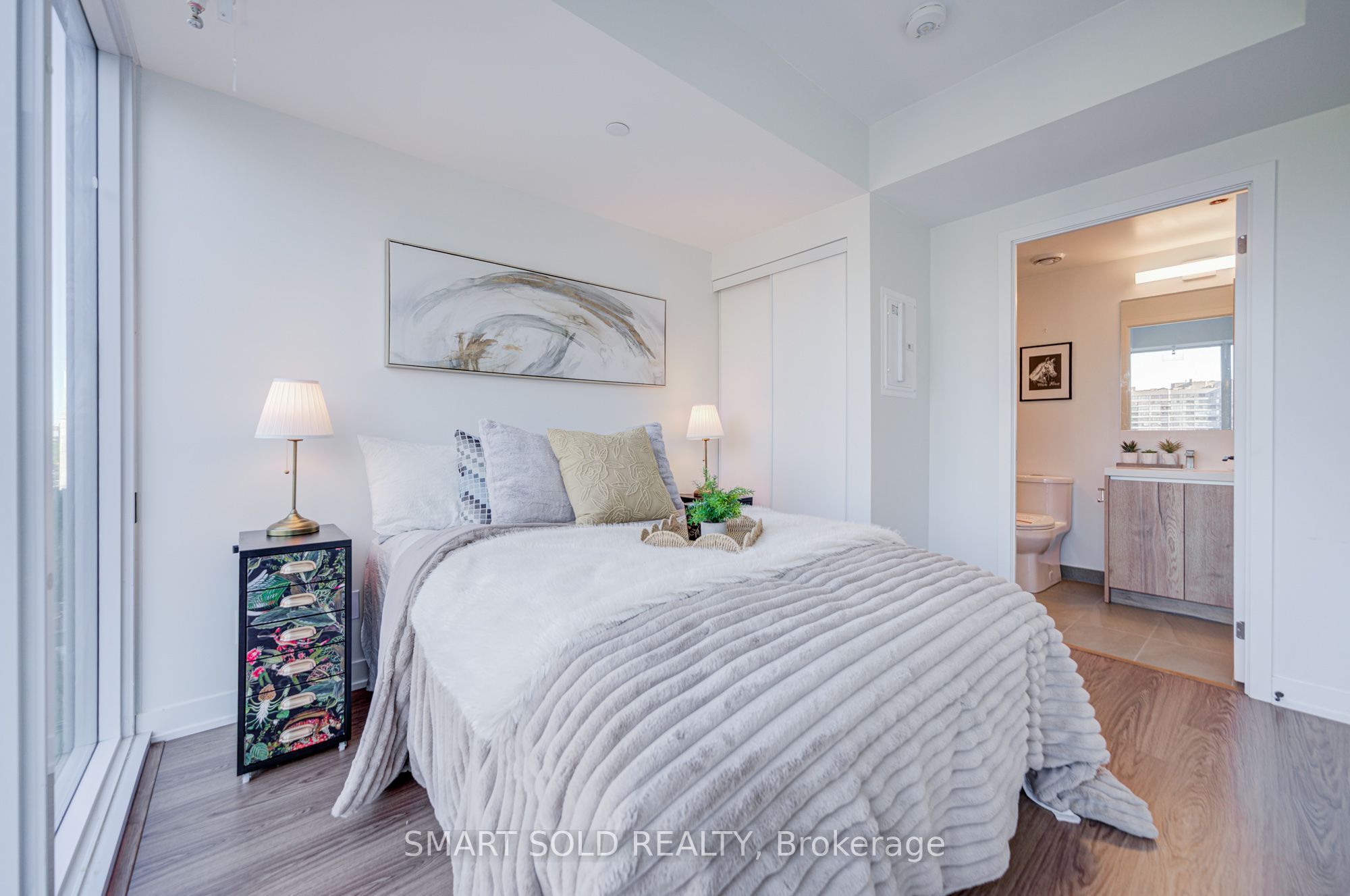 319 Jarvis Street 907 Property Photo 21